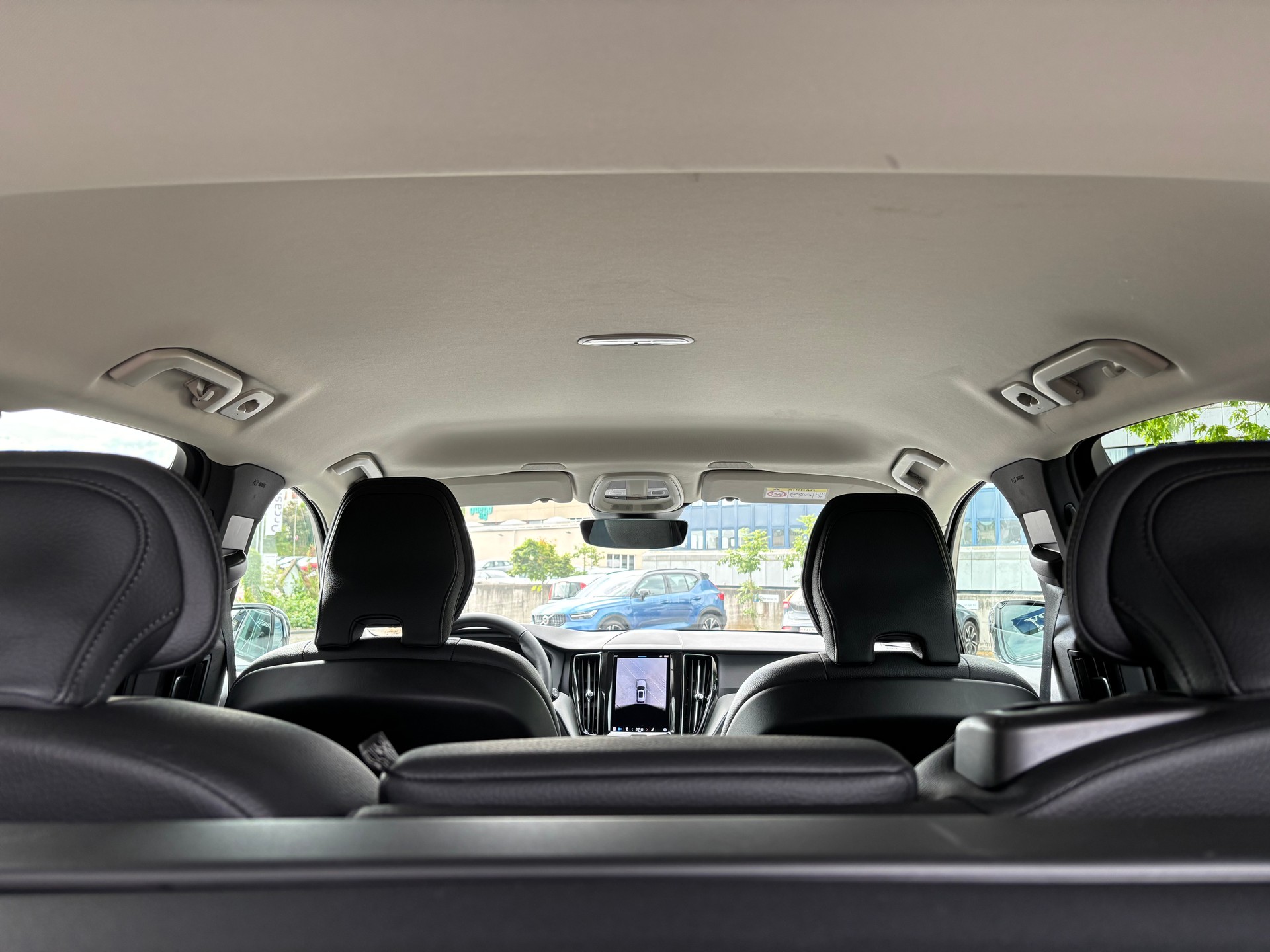 VOLVO XC60 2.0 B5 MH Plus Dark AWD-image-10