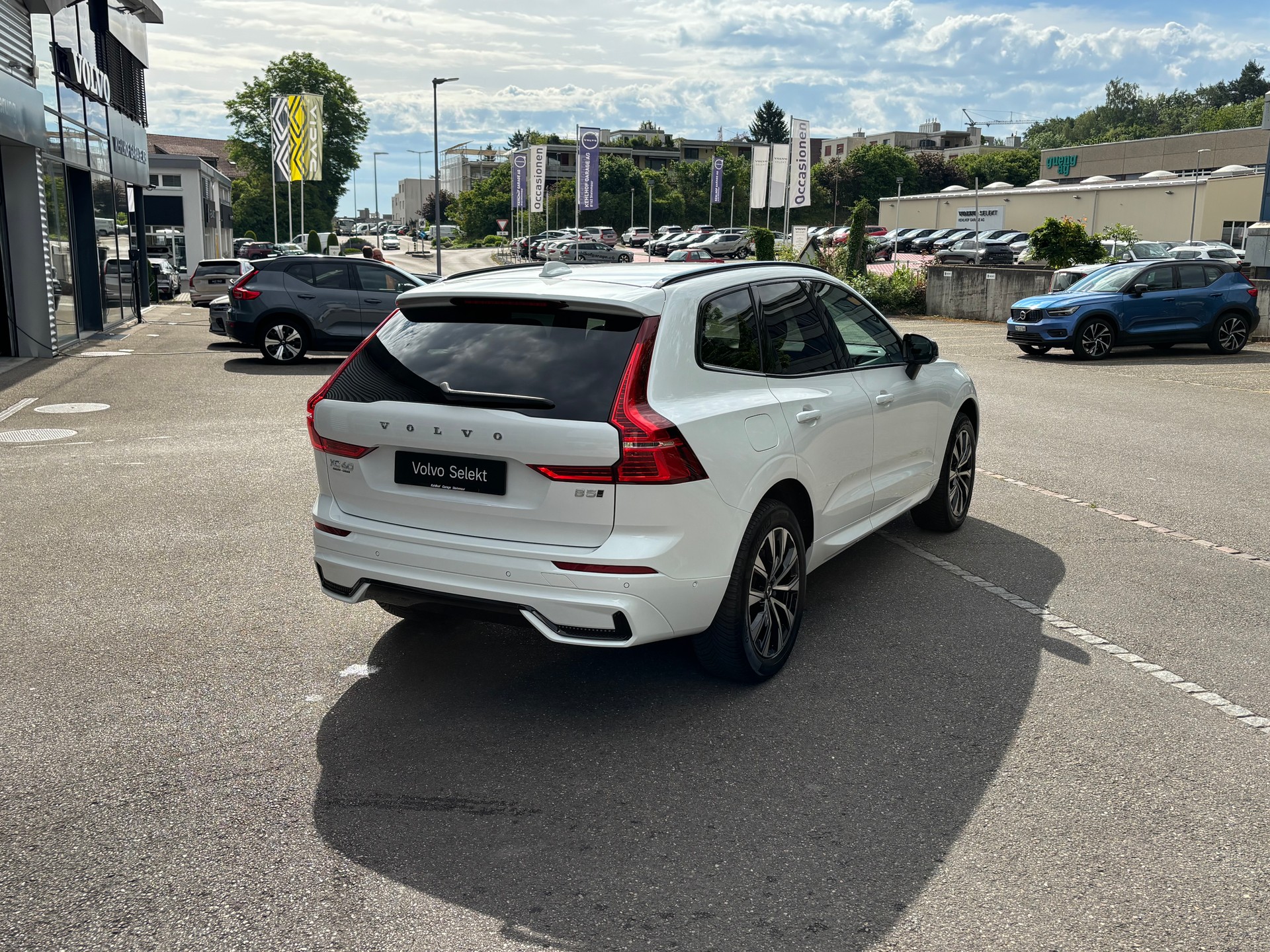 VOLVO XC60 2.0 B5 MH Plus Dark AWD-image-5