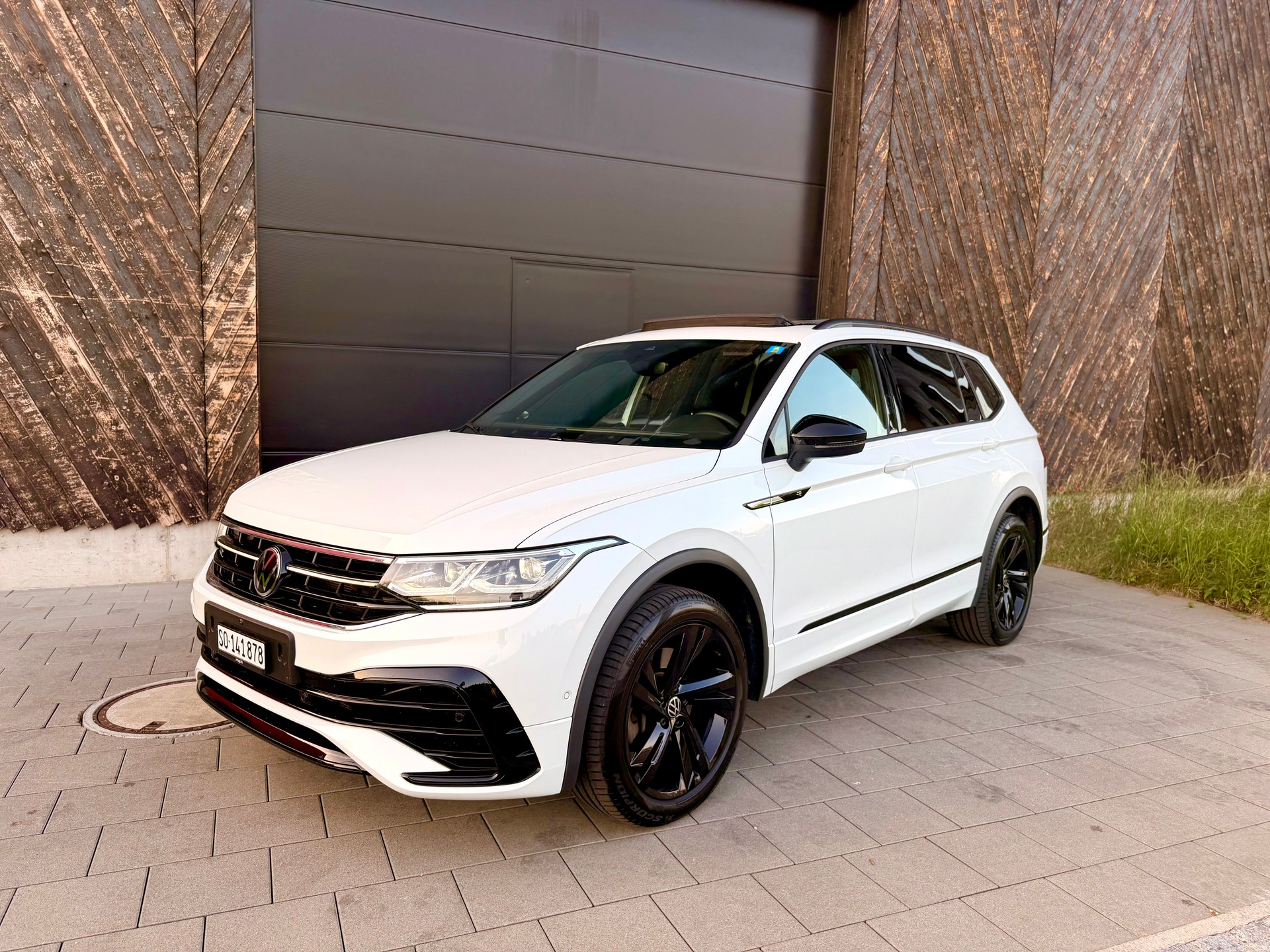 VW Allspace 2.0 TDI R-Line Black Style 4motion-image-0