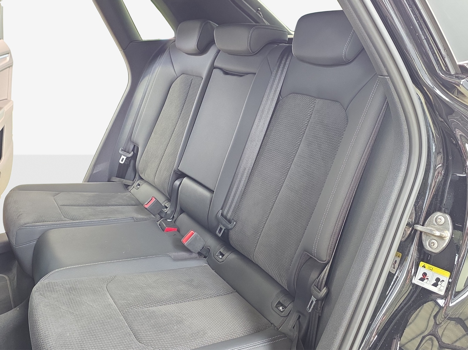 AUDI Q3 35 TFSI S line Attraction S-tronic-image-11