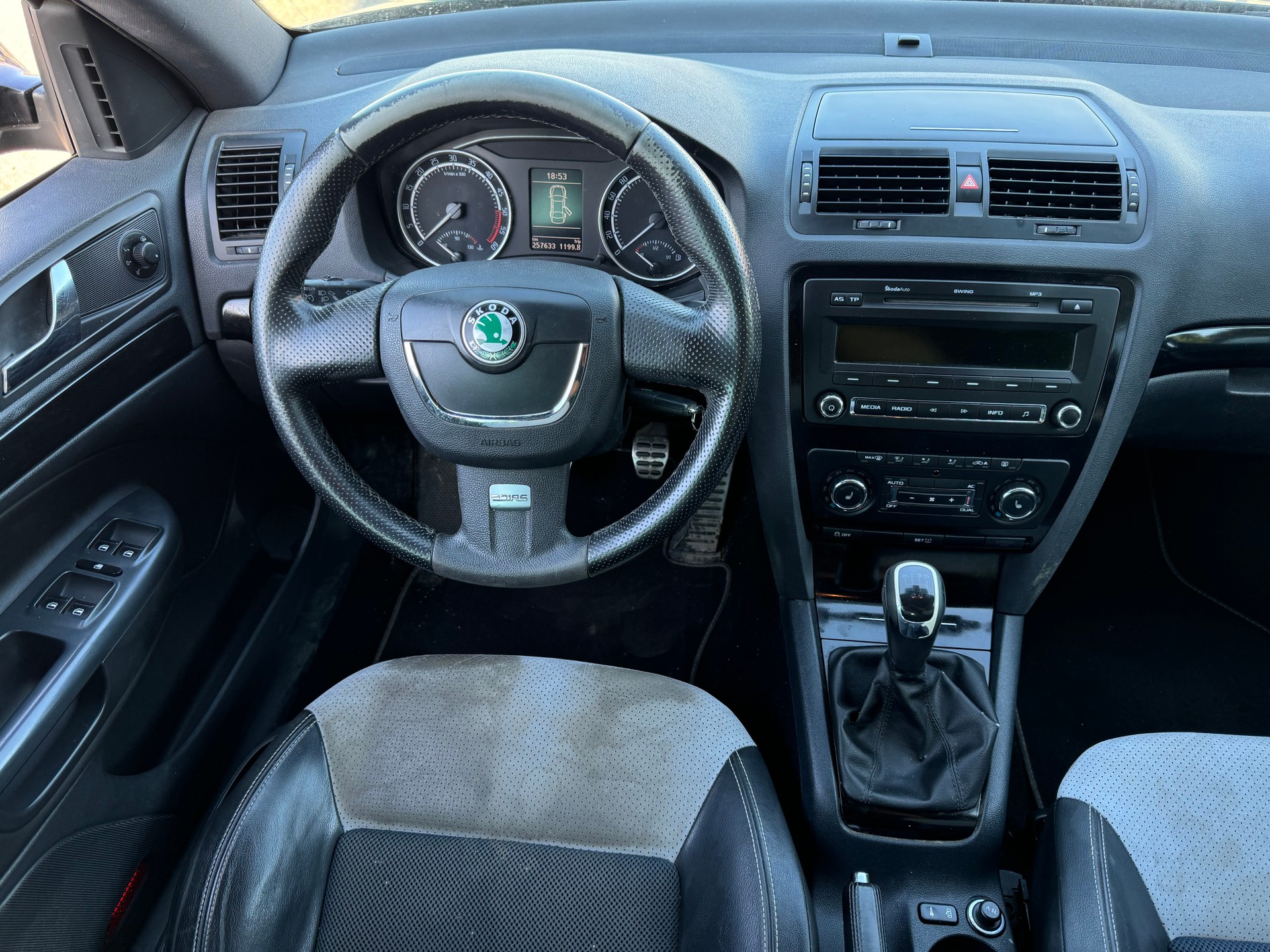 SKODA Octavia Combi 2.0 TDI RS-image-6