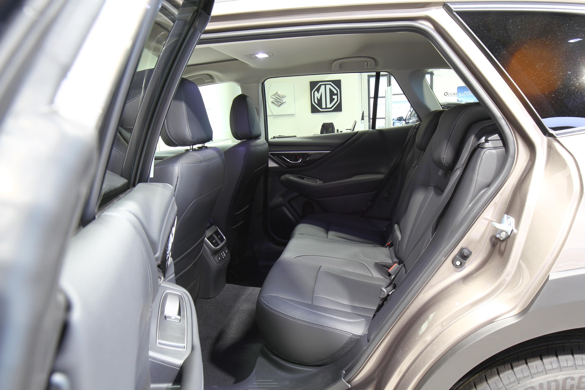 SUBARU Outback 2.5i Final Edition-image-8