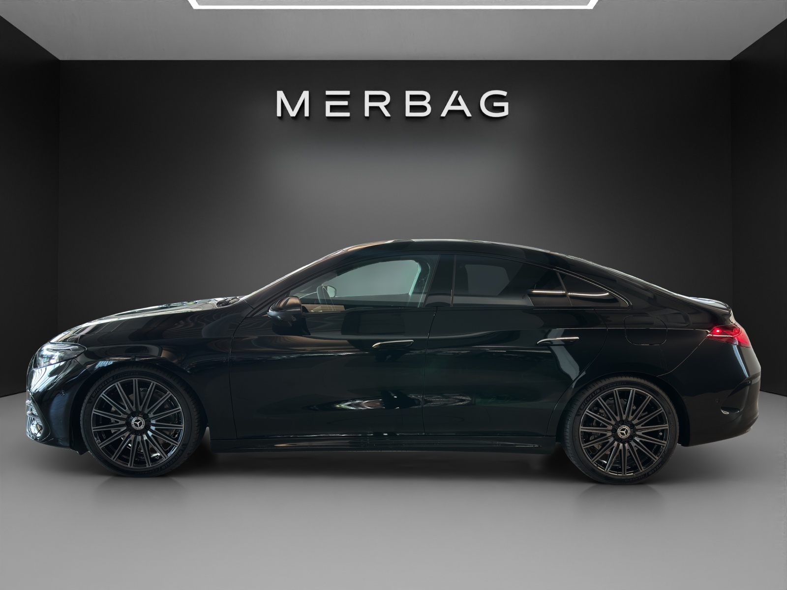 MERCEDES-BENZ CLA 220 8G-DCT 4Matic-image-2