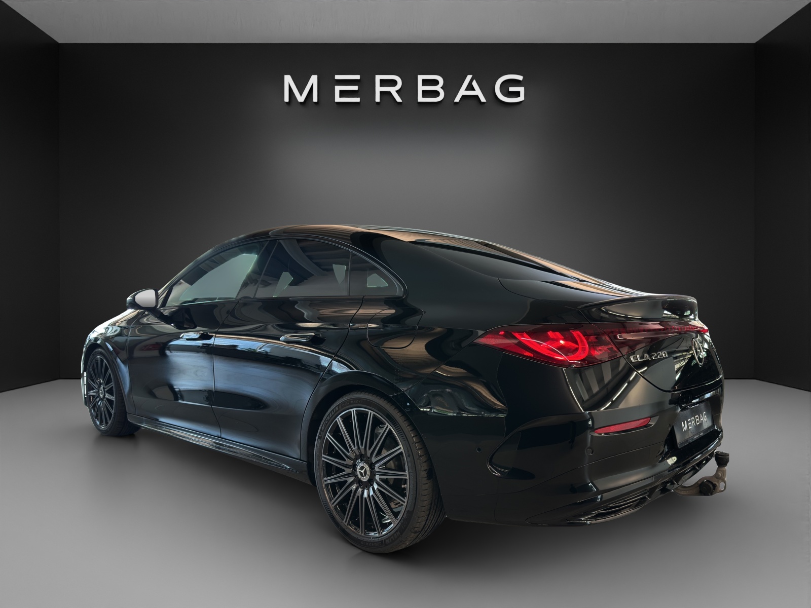 MERCEDES-BENZ CLA 220 8G-DCT 4Matic-image-3