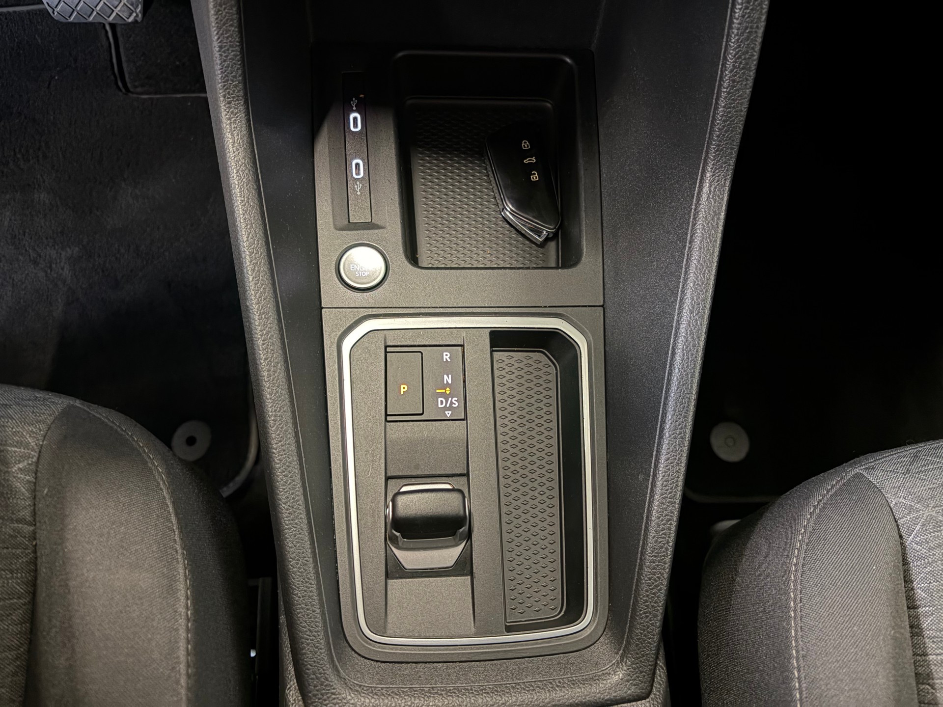 FORD Grand Tourneo Connect 2.0 EcoBlue Titanium Automat-image-9