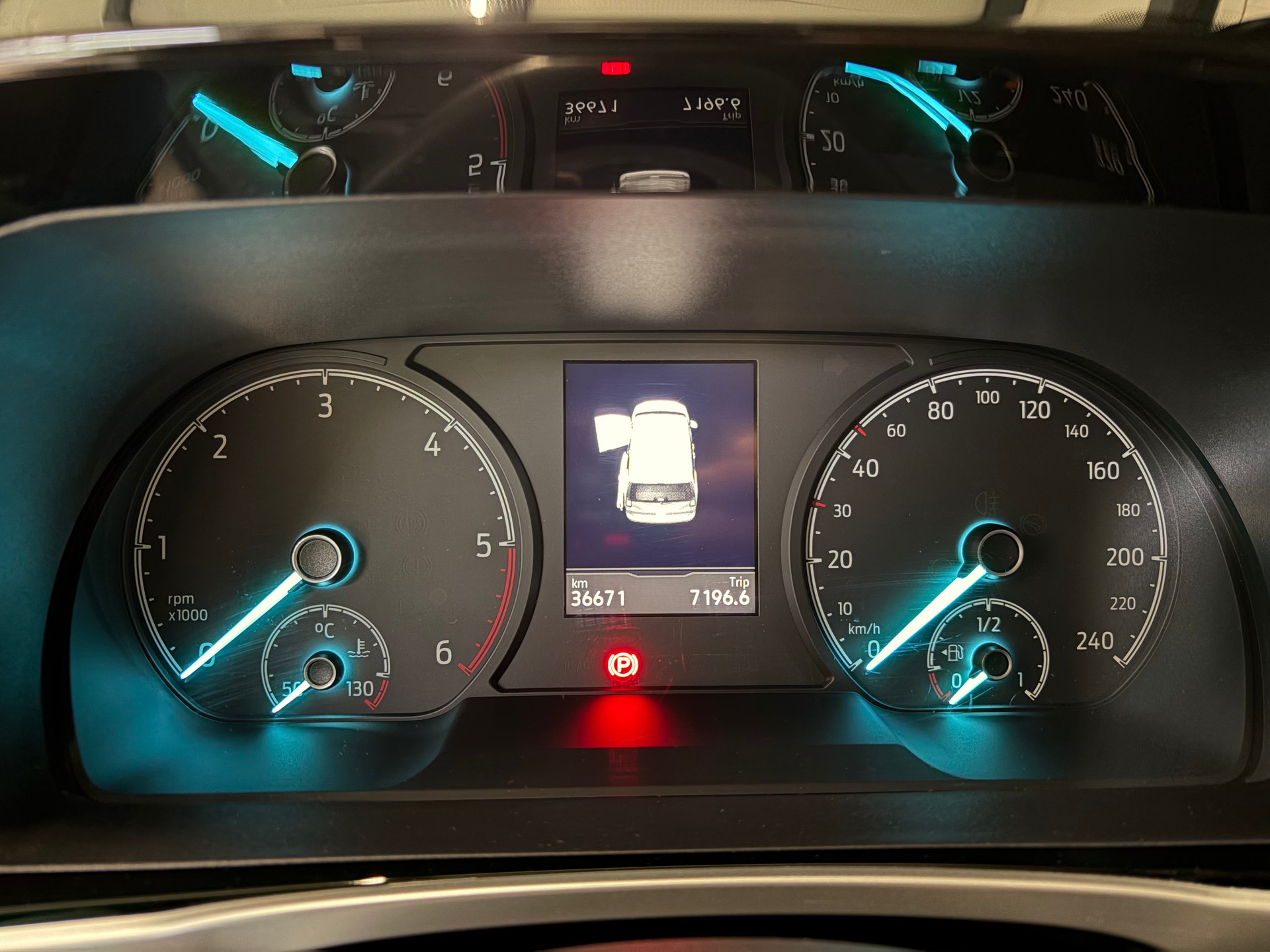 FORD Grand Tourneo Connect 2.0 EcoBlue Titanium Automat-image-11