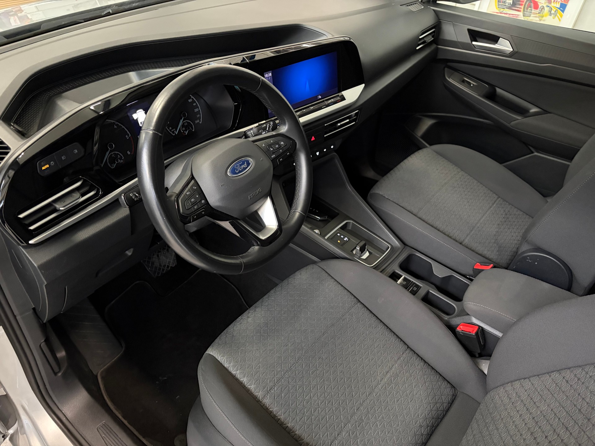 FORD Grand Tourneo Connect 2.0 EcoBlue Titanium Automat-image-7