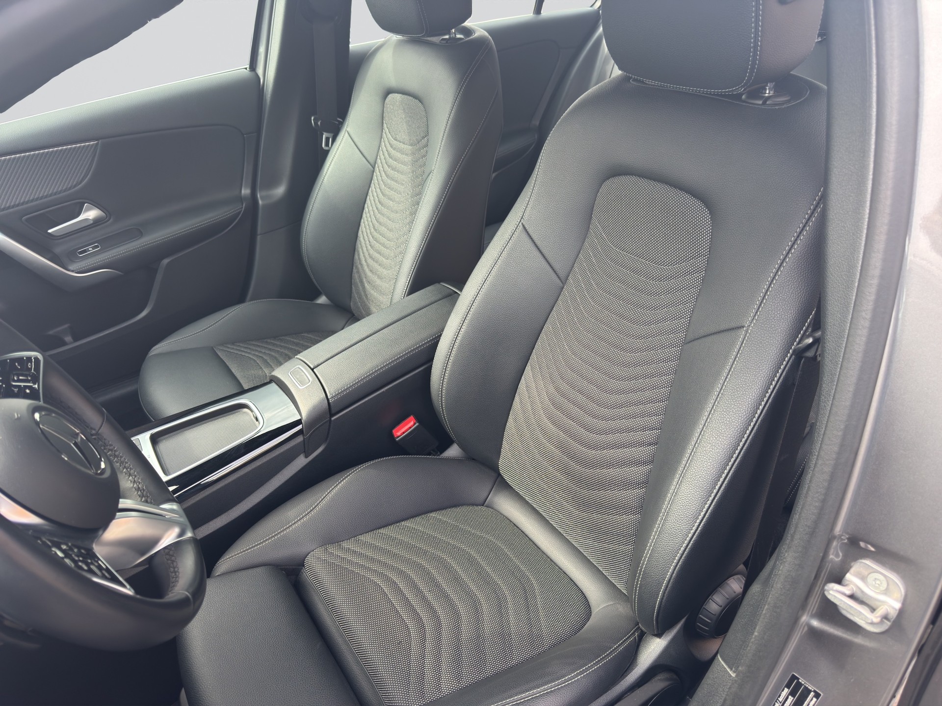 MERCEDES-BENZ A 180 d 8G-DCT Progressive-image-5
