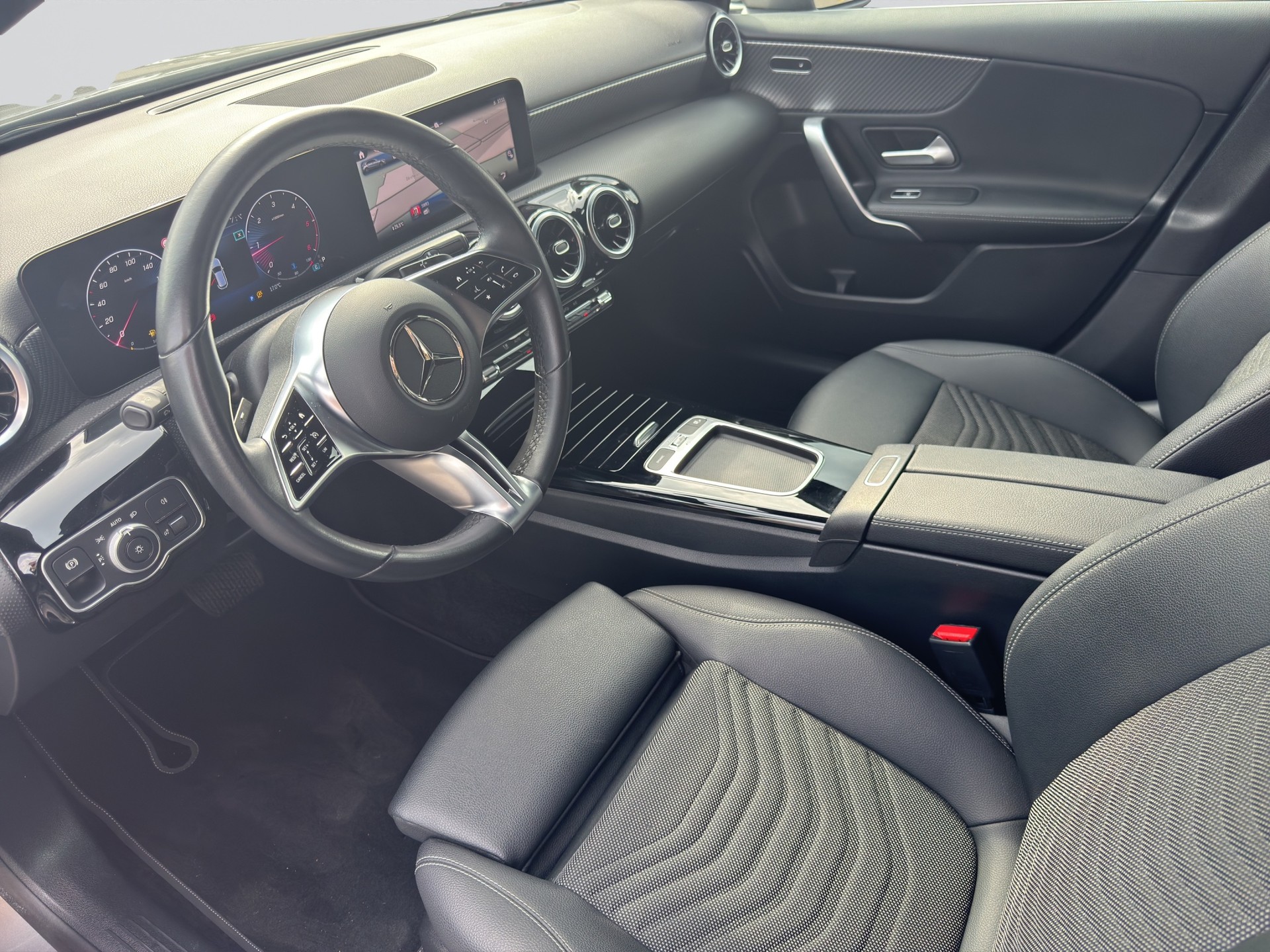 MERCEDES-BENZ A 180 d 8G-DCT Progressive-image-6