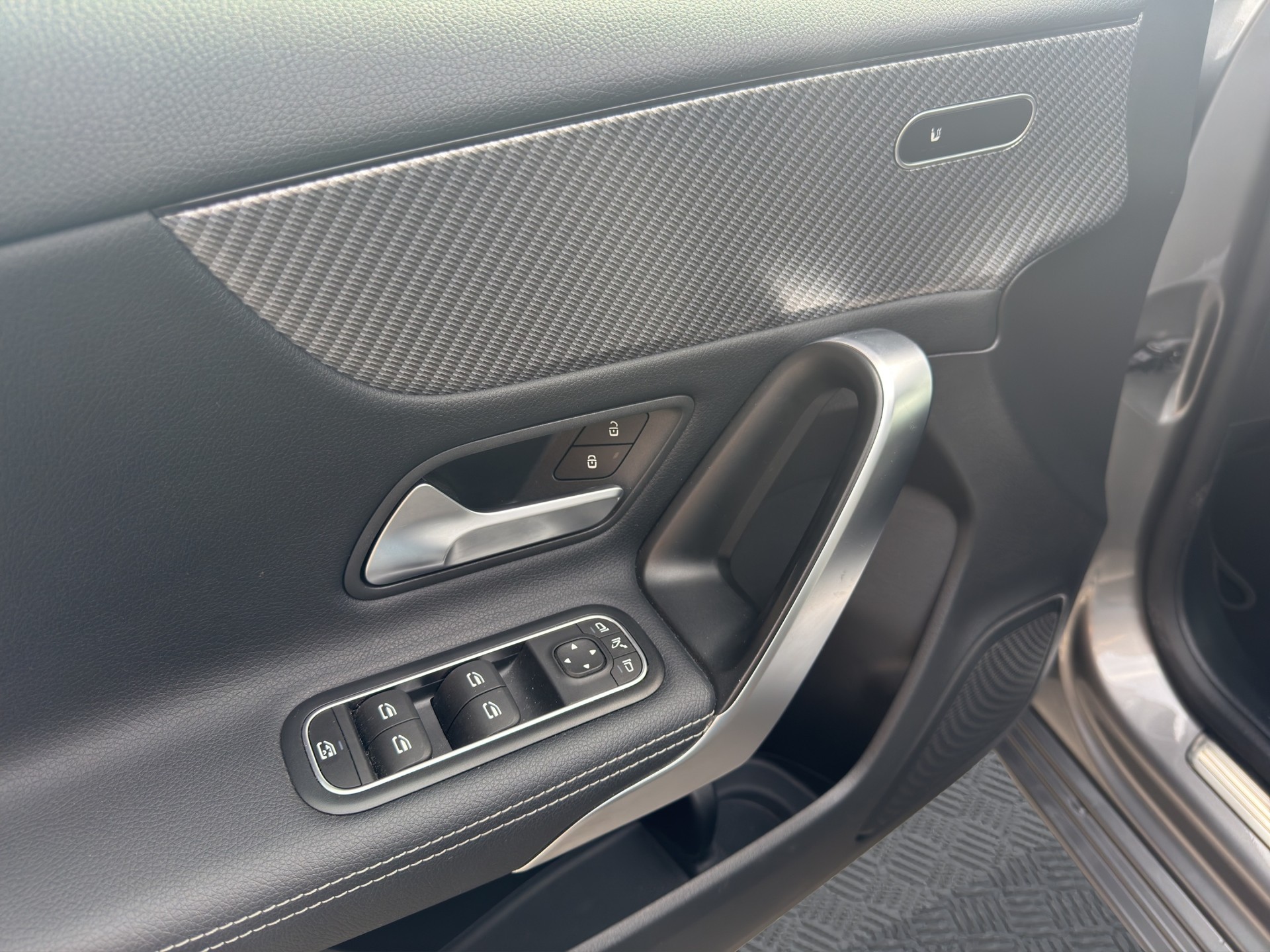 MERCEDES-BENZ A 180 d 8G-DCT Progressive-image-8