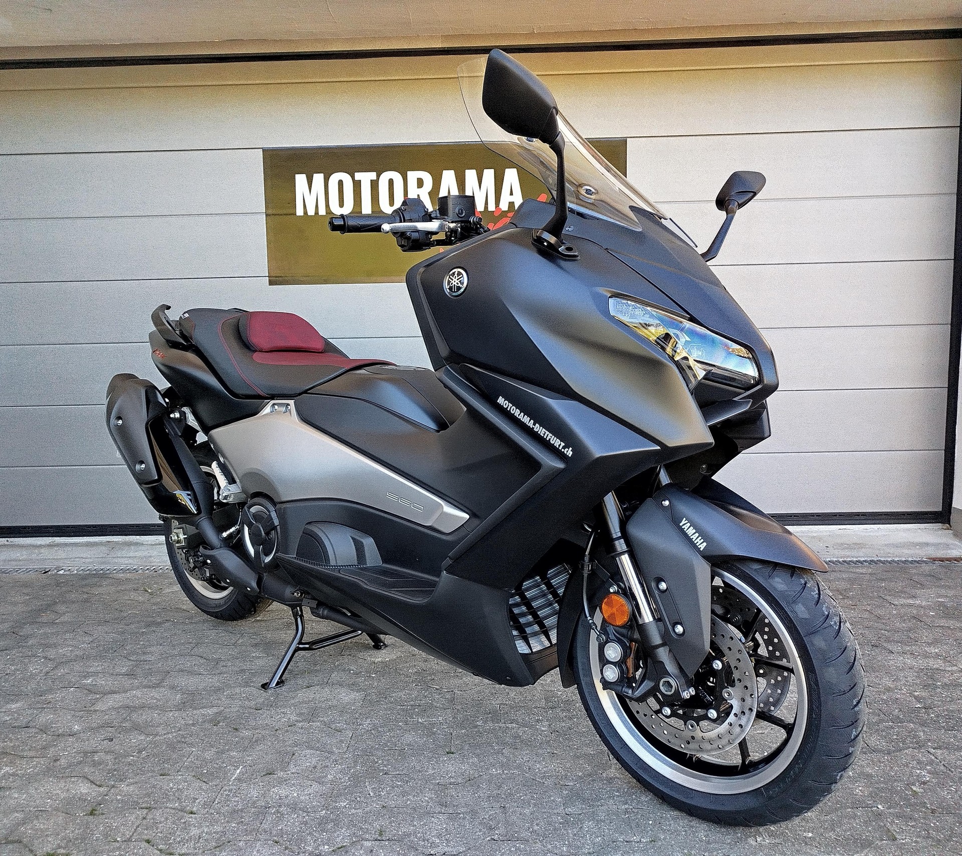 YAMAHA XP 560 T-Max-showroom-element-1