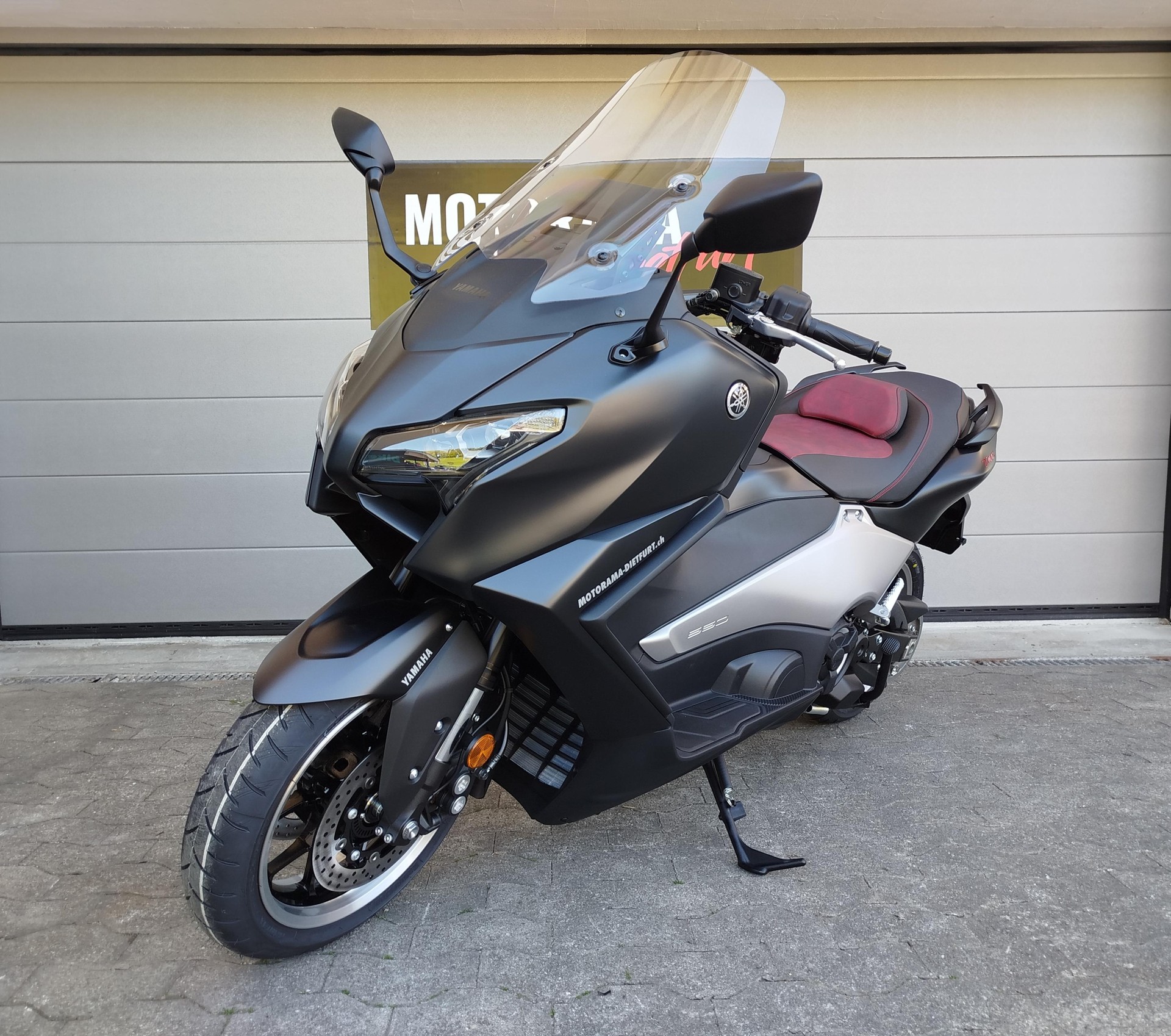 YAMAHA XP 560 T-Max-showroom-element-3