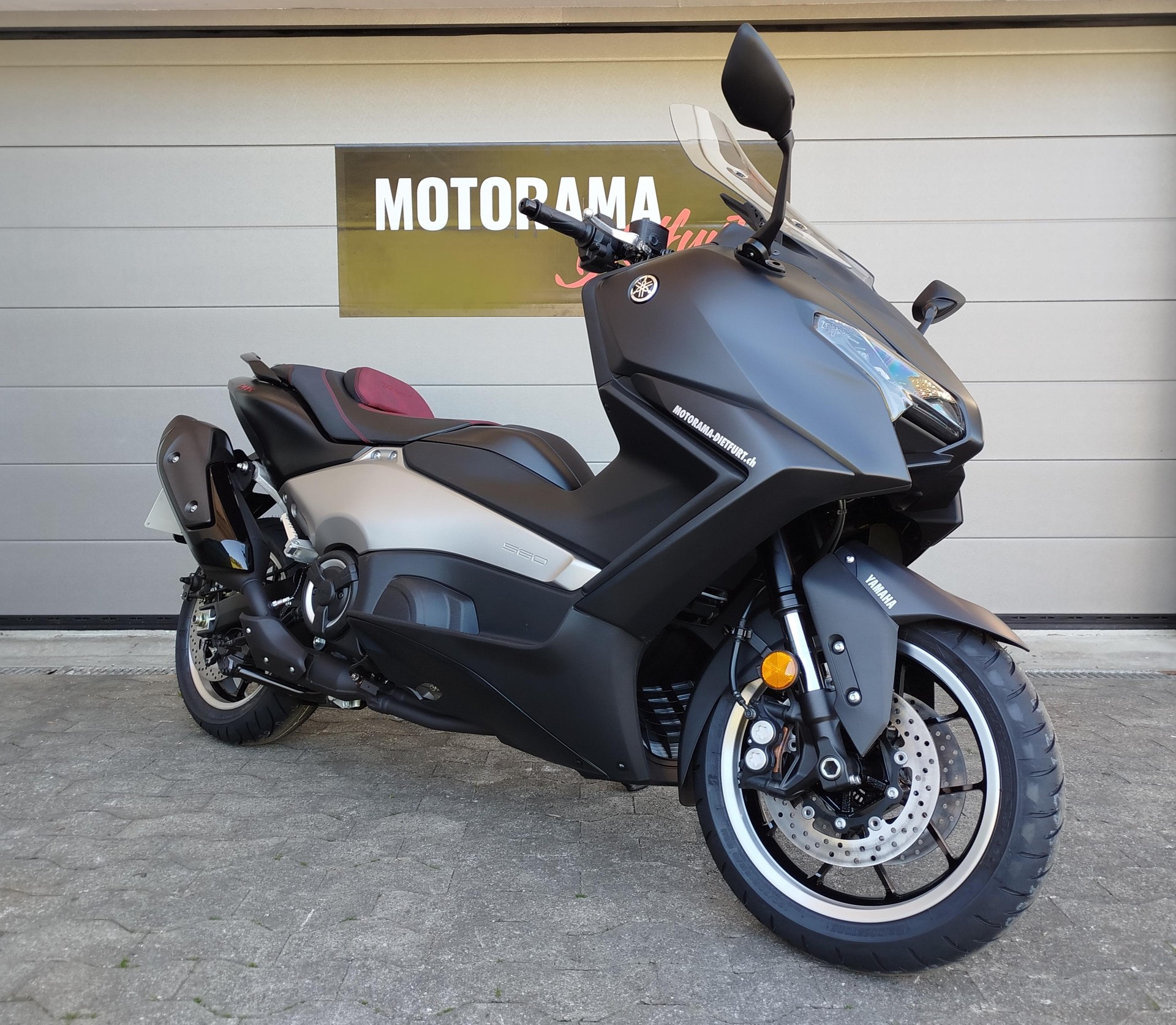 YAMAHA XP 560 T-Max-showroom-element-1