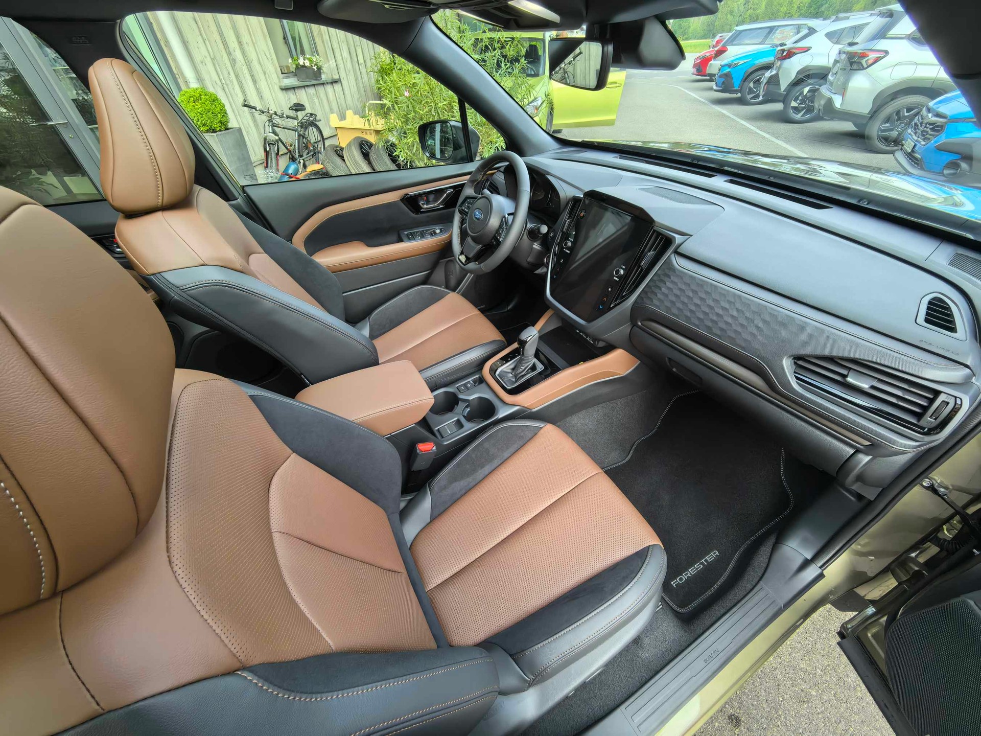 SUBARU Forester 2.0i e-Boxer Luxury Lineartronic-image-11