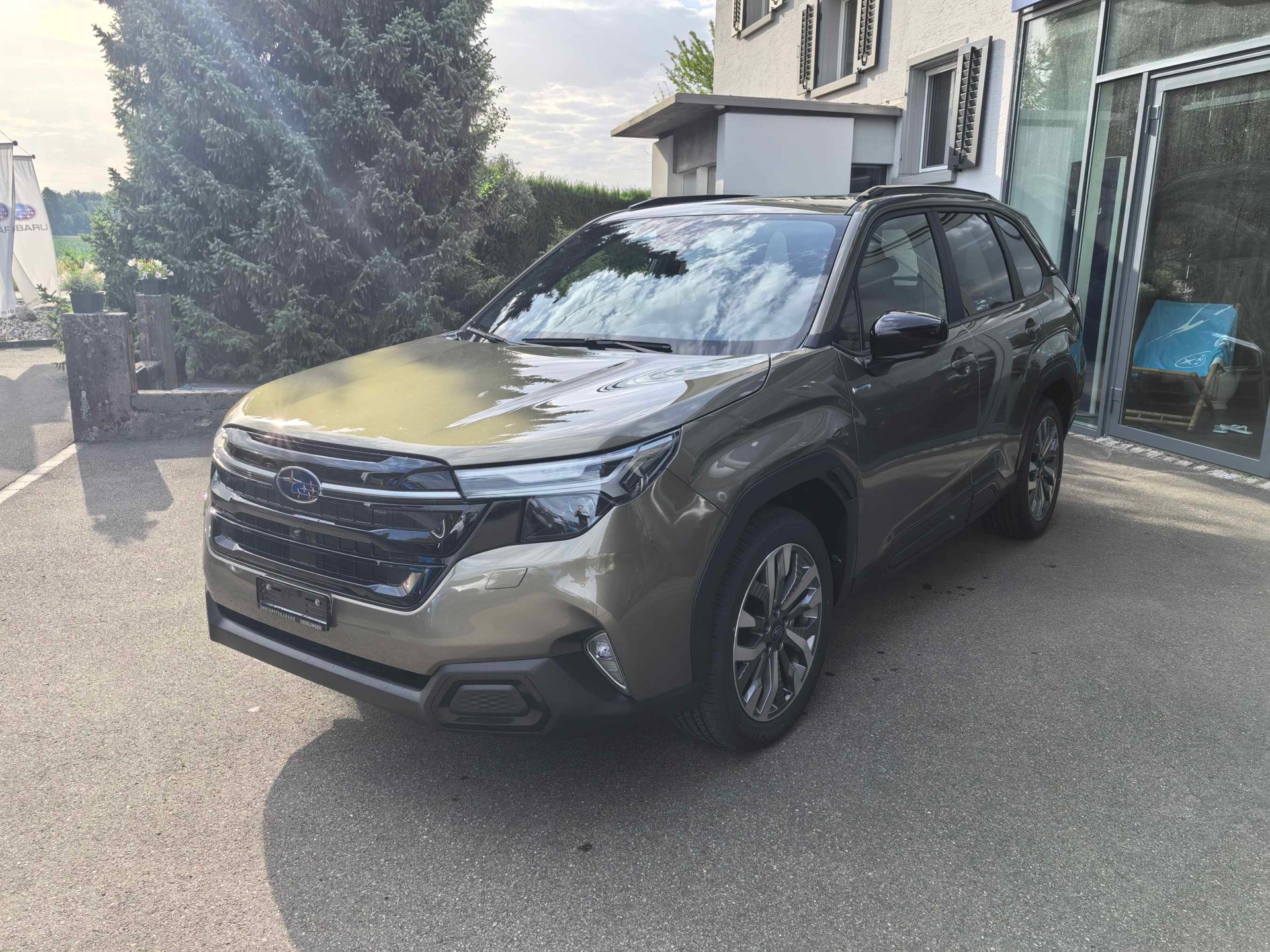 SUBARU Forester 2.0i e-Boxer Luxury Lineartronic-image-2