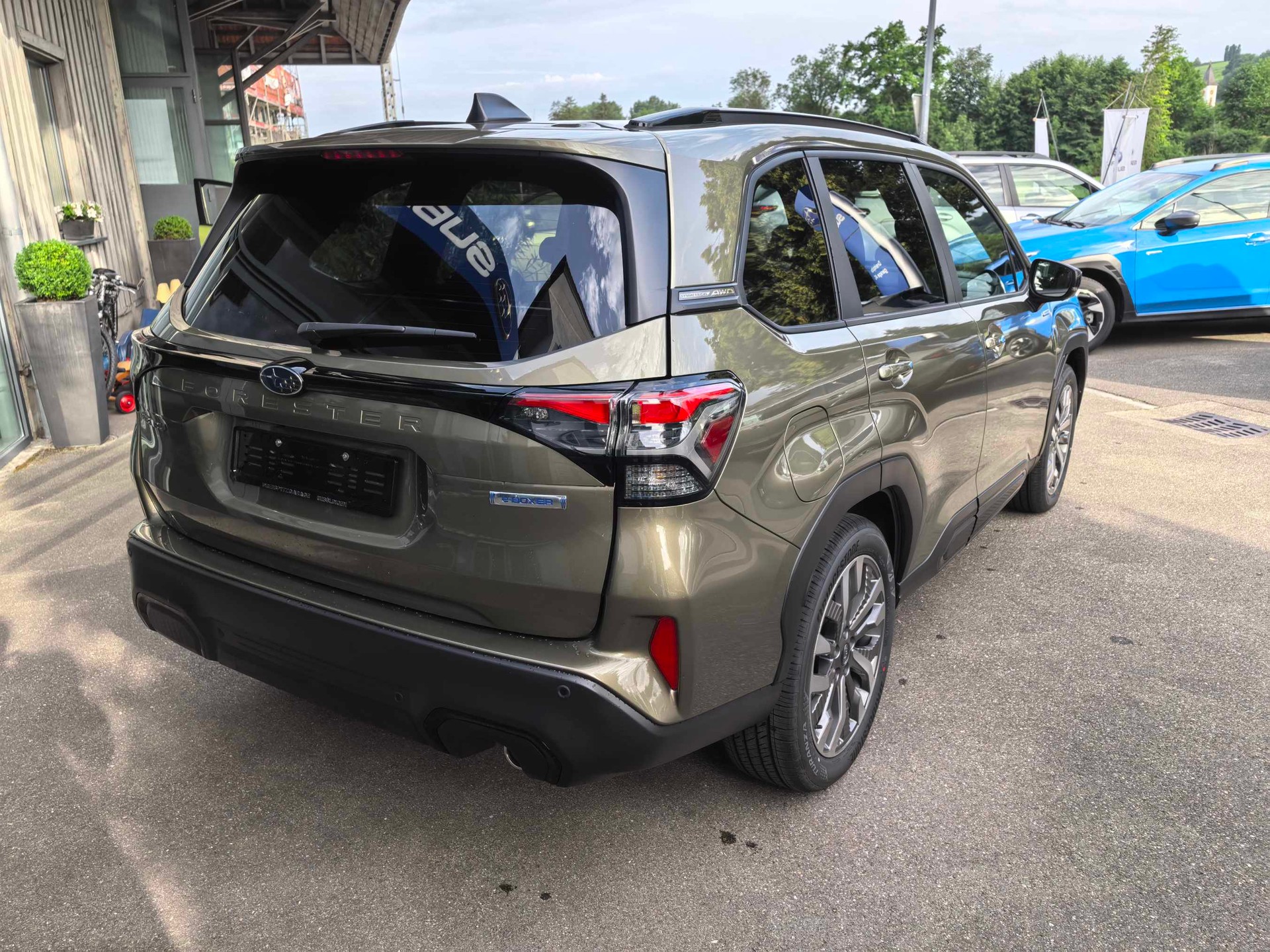 SUBARU Forester 2.0i e-Boxer Luxury Lineartronic-image-4