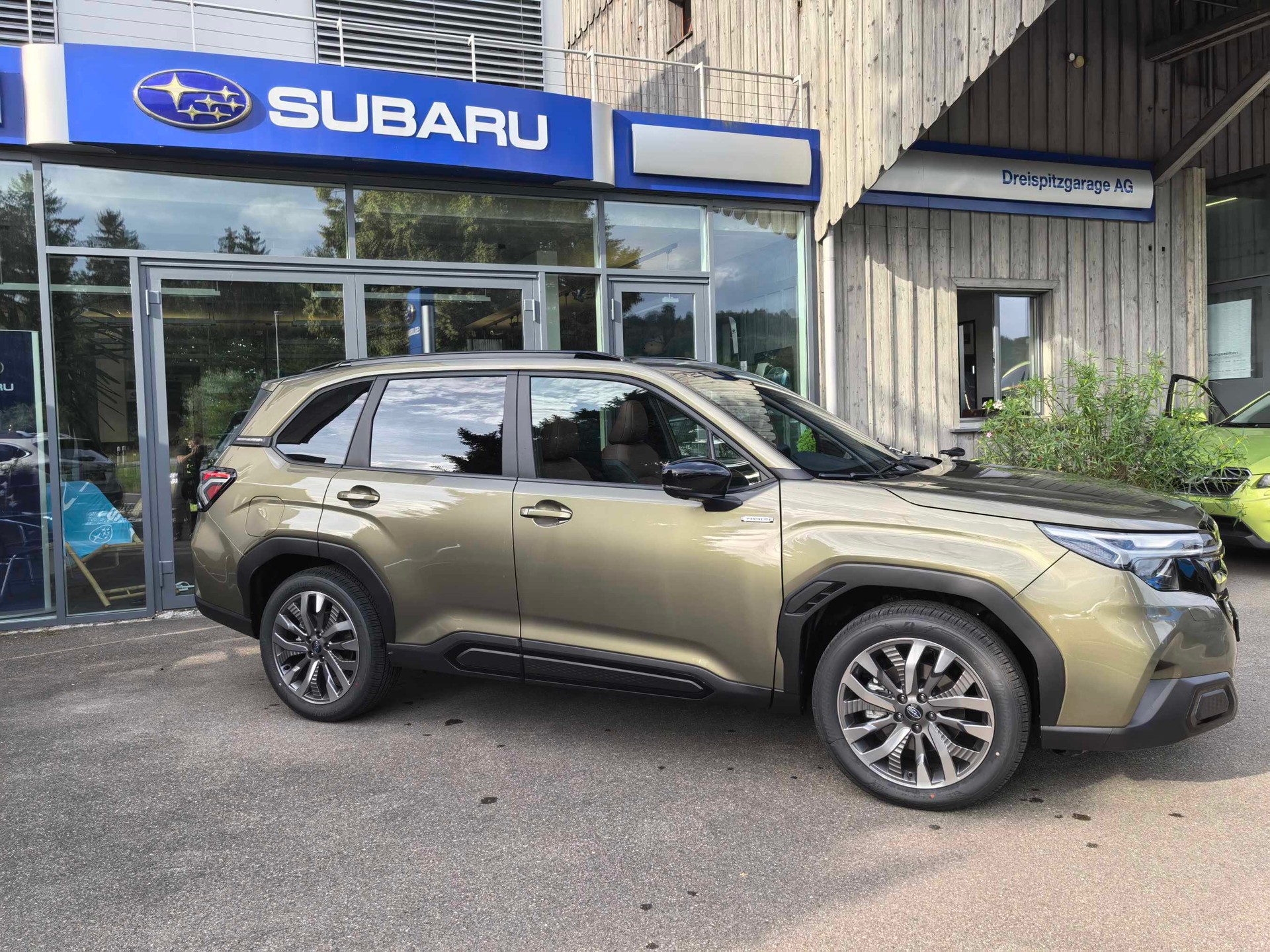 SUBARU Forester 2.0i e-Boxer Luxury Lineartronic-image-3