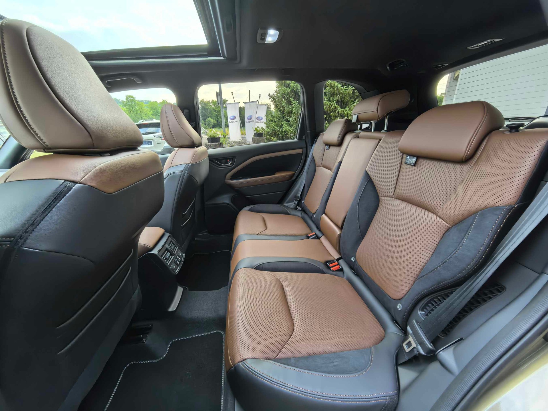 SUBARU Forester 2.0i e-Boxer Luxury Lineartronic-image-8