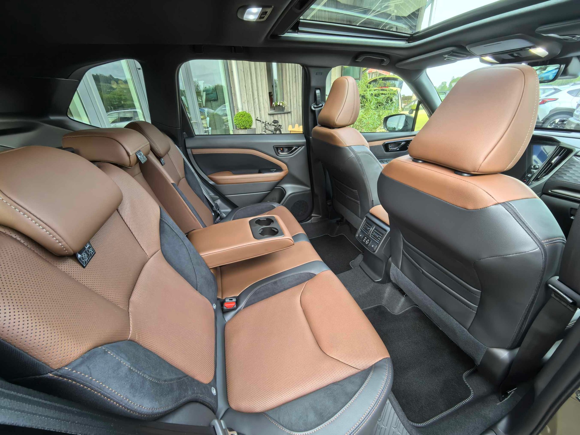SUBARU Forester 2.0i e-Boxer Luxury Lineartronic-image-10