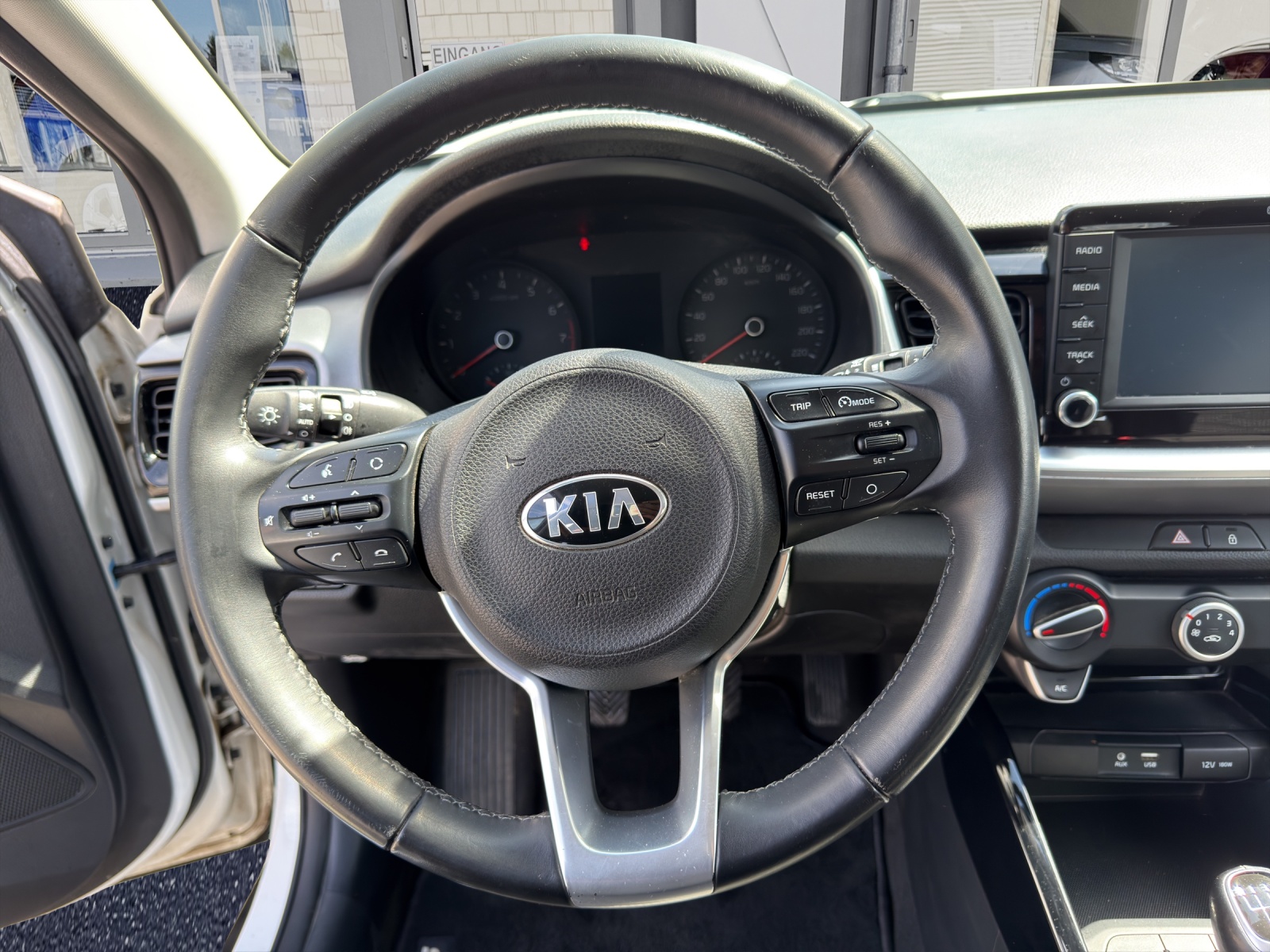 KIA Stonic 1.0 T-GDi-image-10