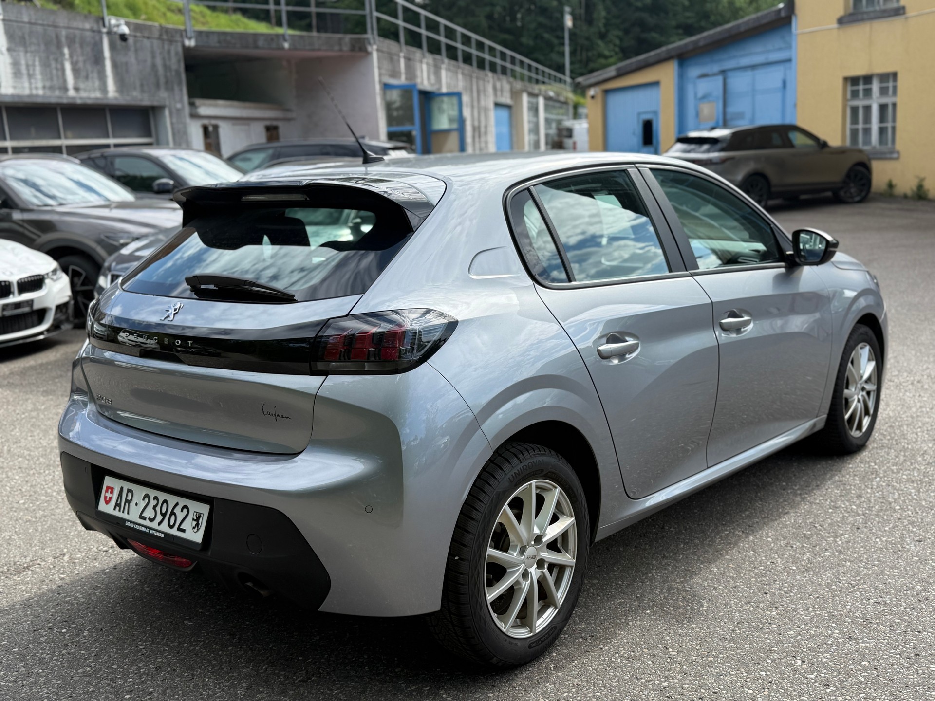 PEUGEOT 208 1.2 PureTech Active Pack EAT8-image-2