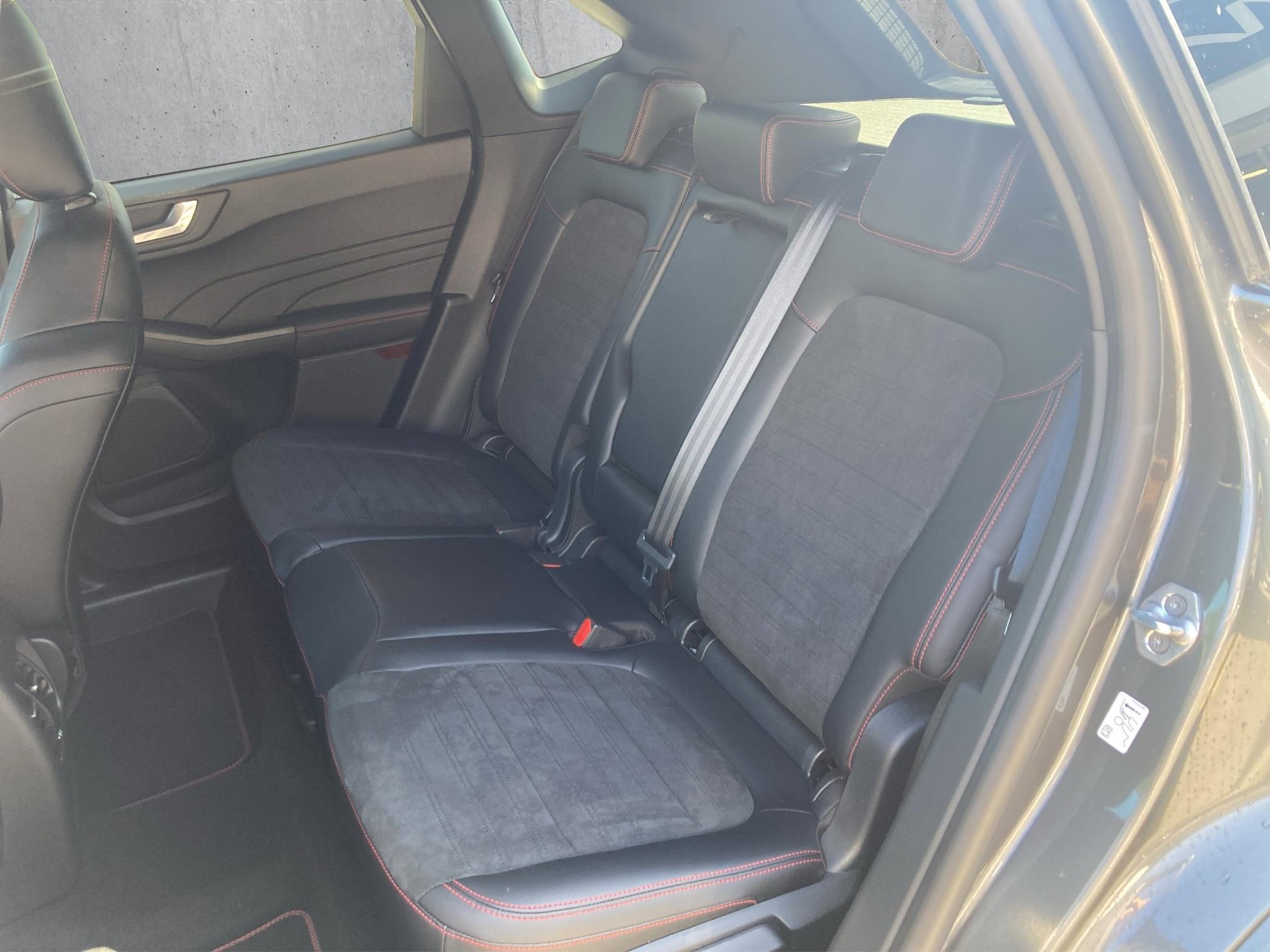 FORD Kuga 2.5 Hybrid ST-Line X 4x4-image-6