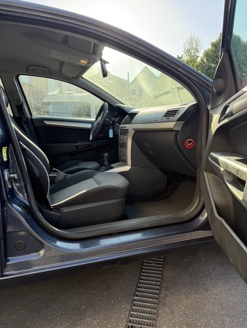OPEL Astra Caravan 1.6i 16V Enjoy-image-9