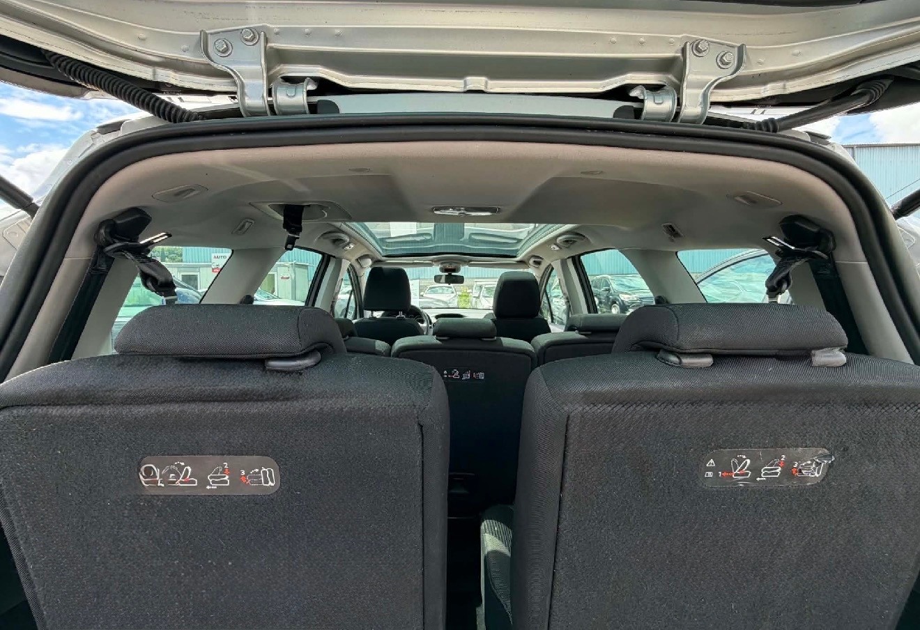 PEUGEOT 308 SW 1.6 HDI Business EGS6 7 Plätze-image-18