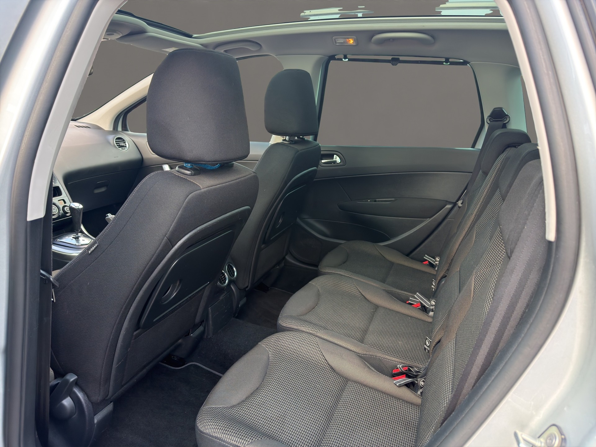 PEUGEOT 308 SW 1.6 HDI Business EGS6 7 Plätze-image-17