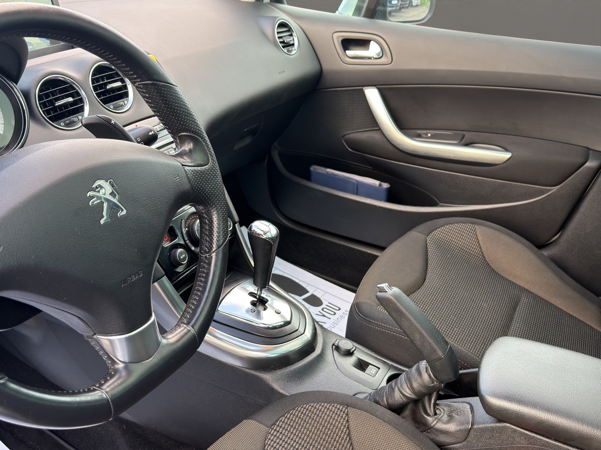 PEUGEOT 308 SW 1.6 HDI Business EGS6 7 Plätze-image-12