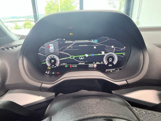 AUDI Q2 35 TFSI S lineS-tronic-image-9