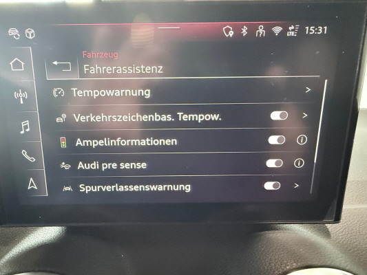 AUDI Q2 35 TFSI S lineS-tronic-image-11