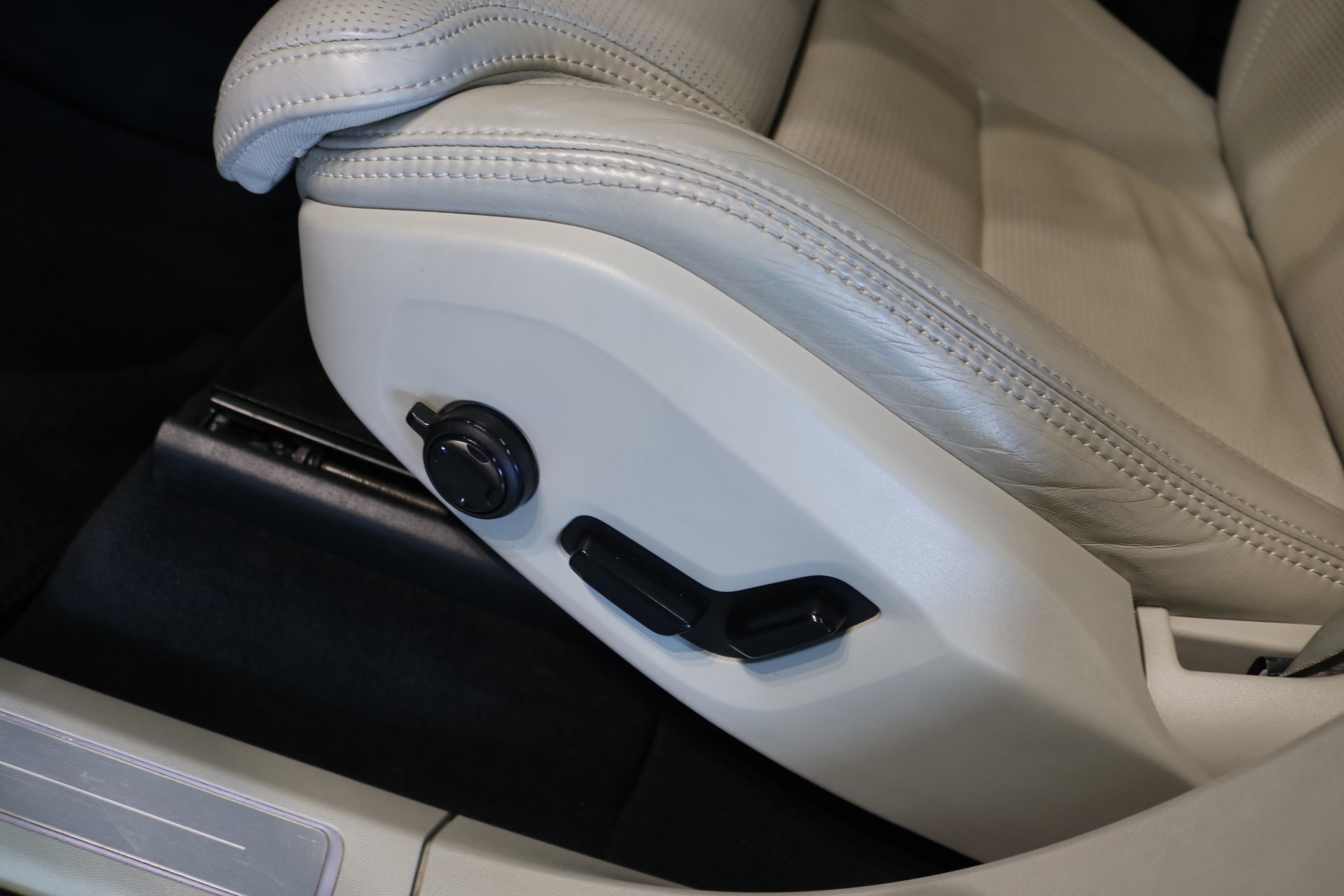 VOLVO XC90 T8 eAWD Inscription Geartronic-image-9
