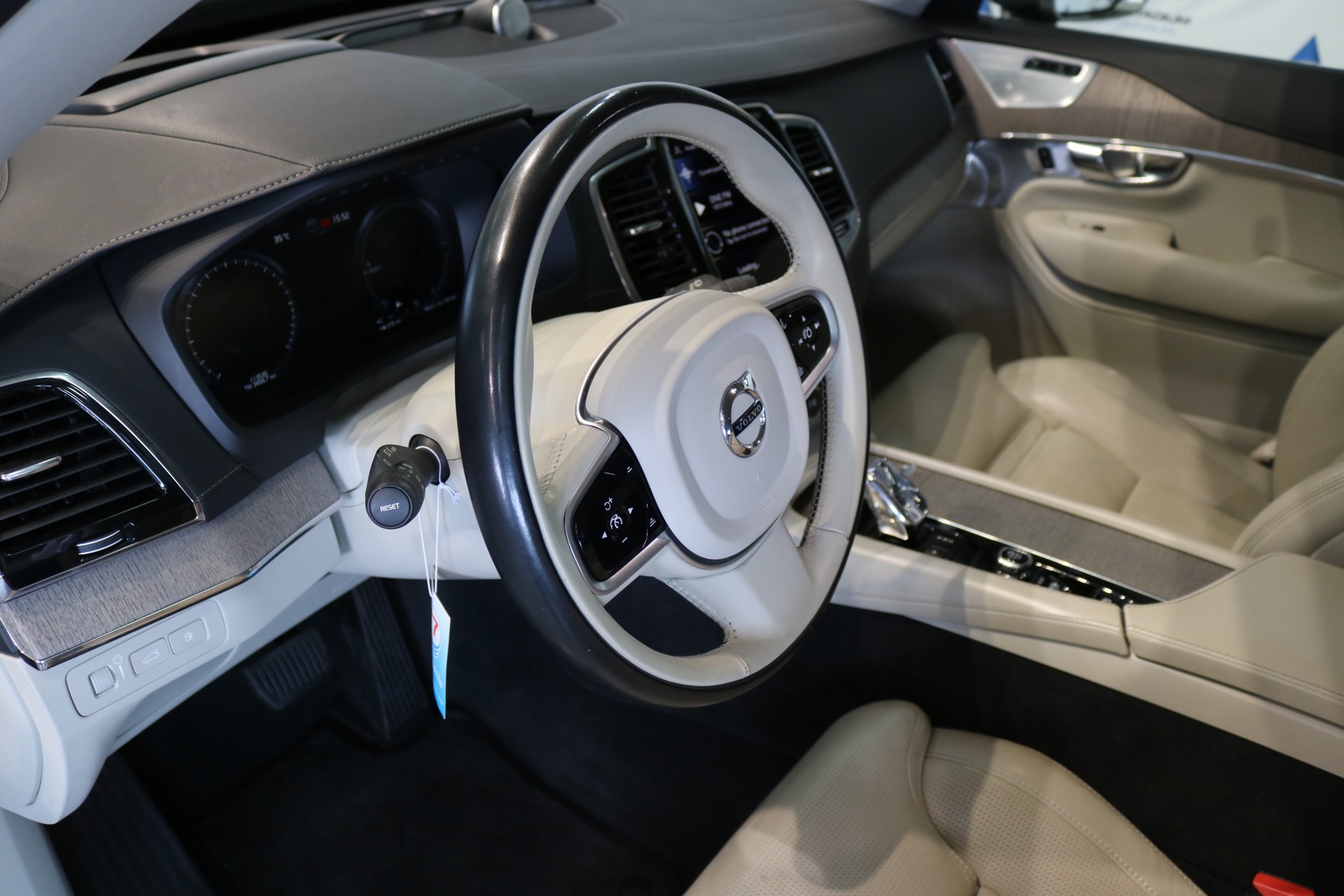 VOLVO XC90 T8 eAWD Inscription Geartronic-image-10