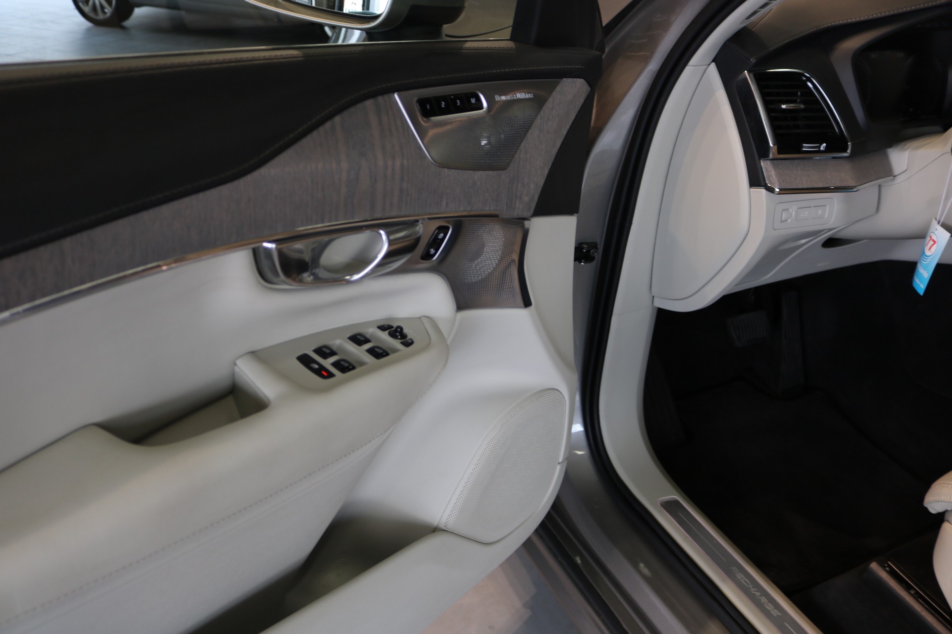 VOLVO XC90 T8 eAWD Inscription Geartronic-image-8