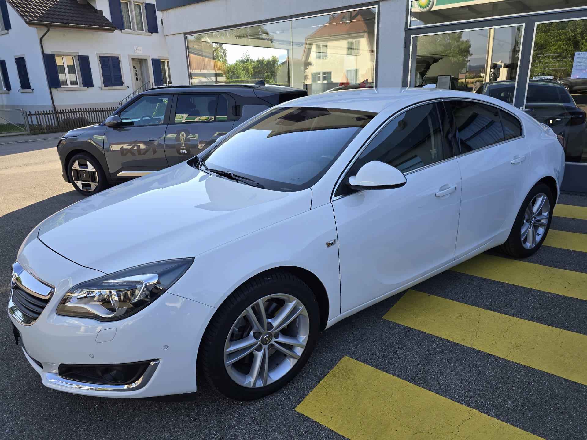 OPEL Insignia 2.0 T Edition-image-1