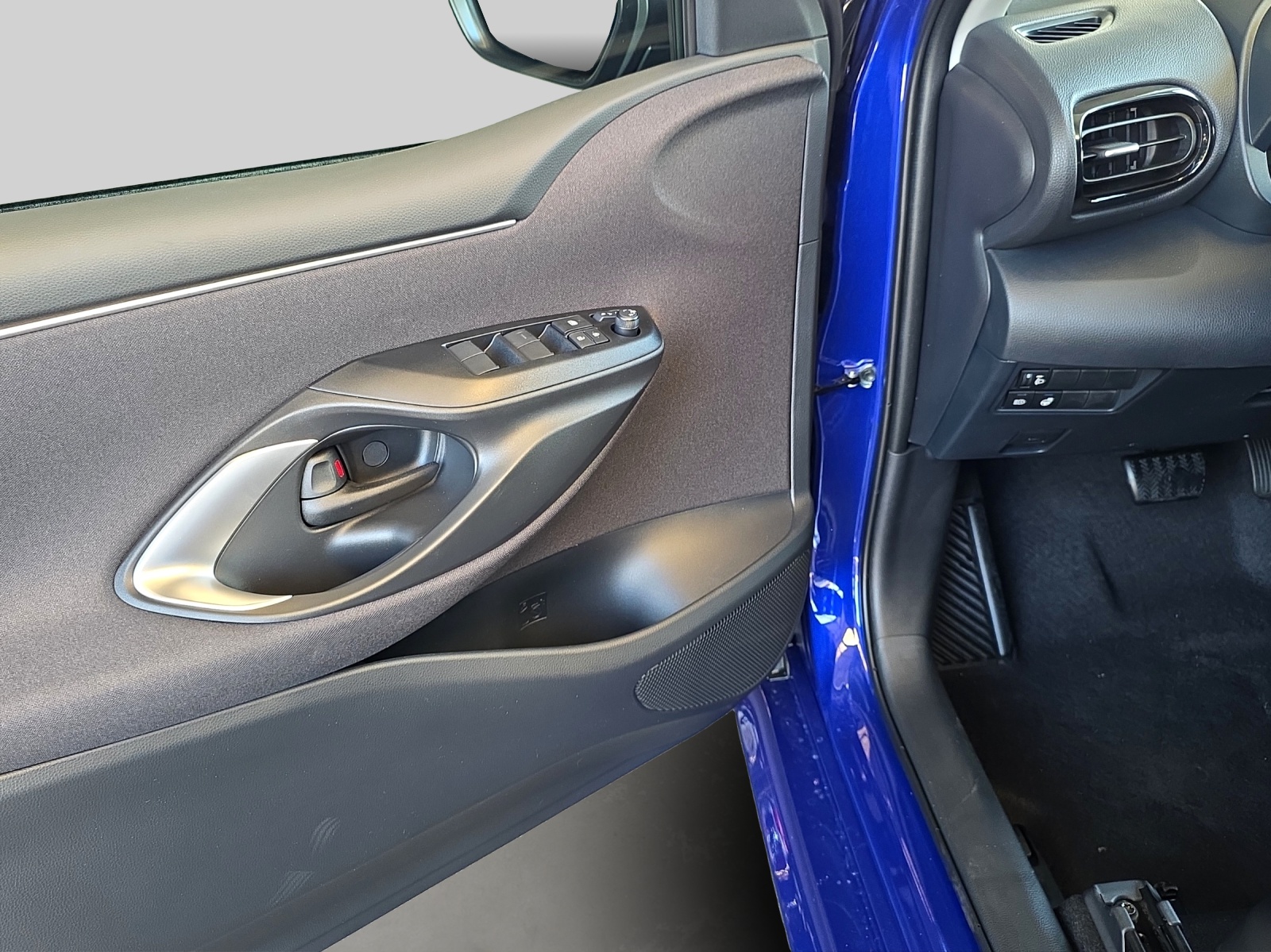 TOYOTA Yaris 1.5 VVT-i HSD Comfort-image-11