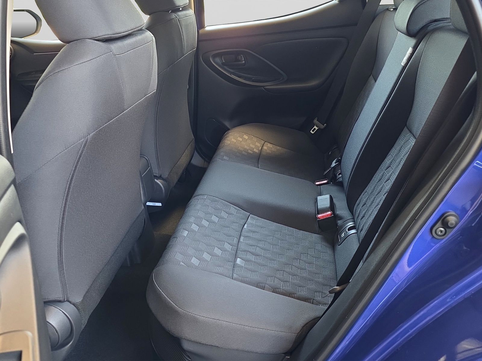 TOYOTA Yaris 1.5 VVT-i HSD Comfort-image-12