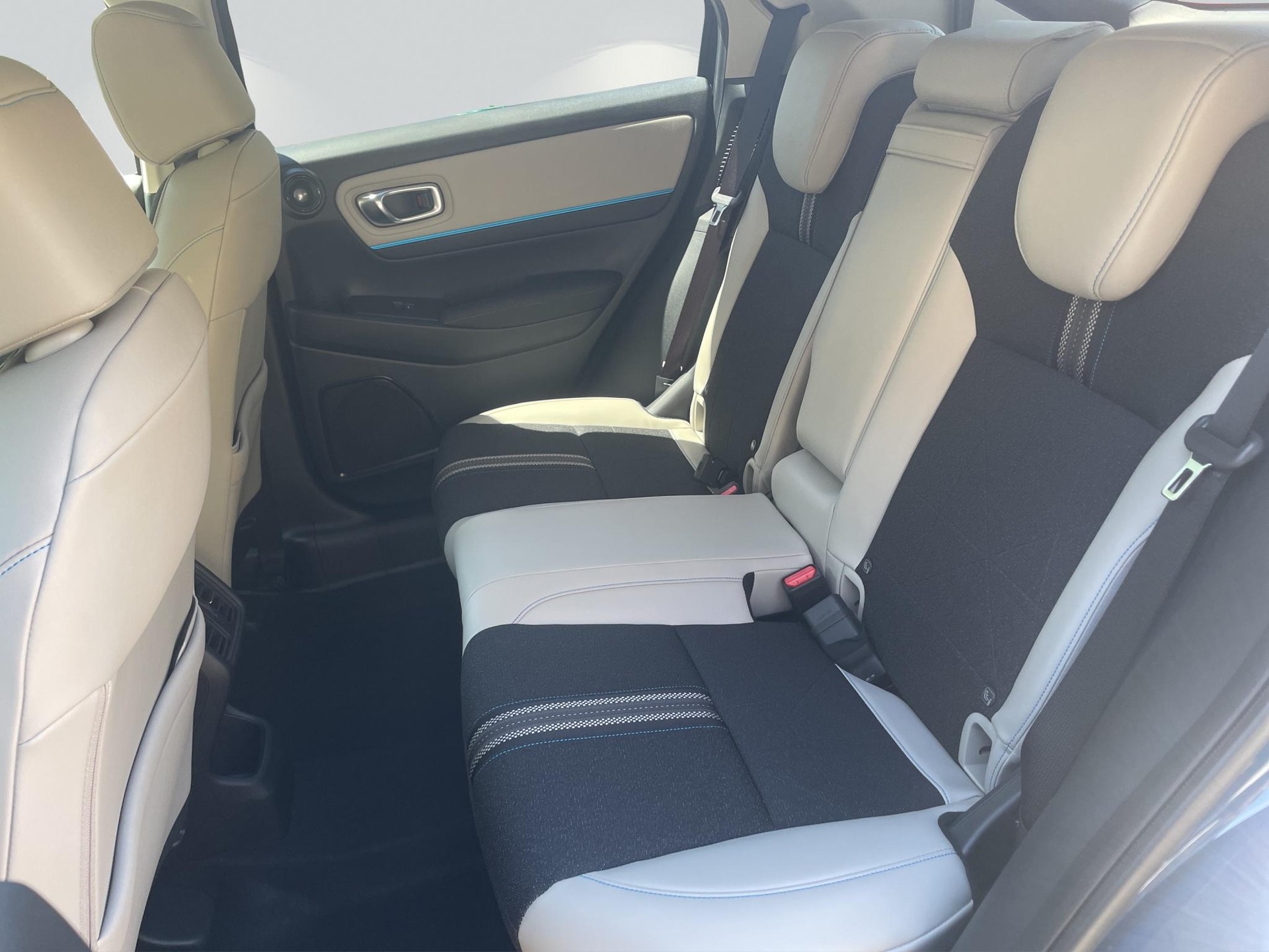 HONDA HR-V 1.5 i-MMD Advance Style-image-11
