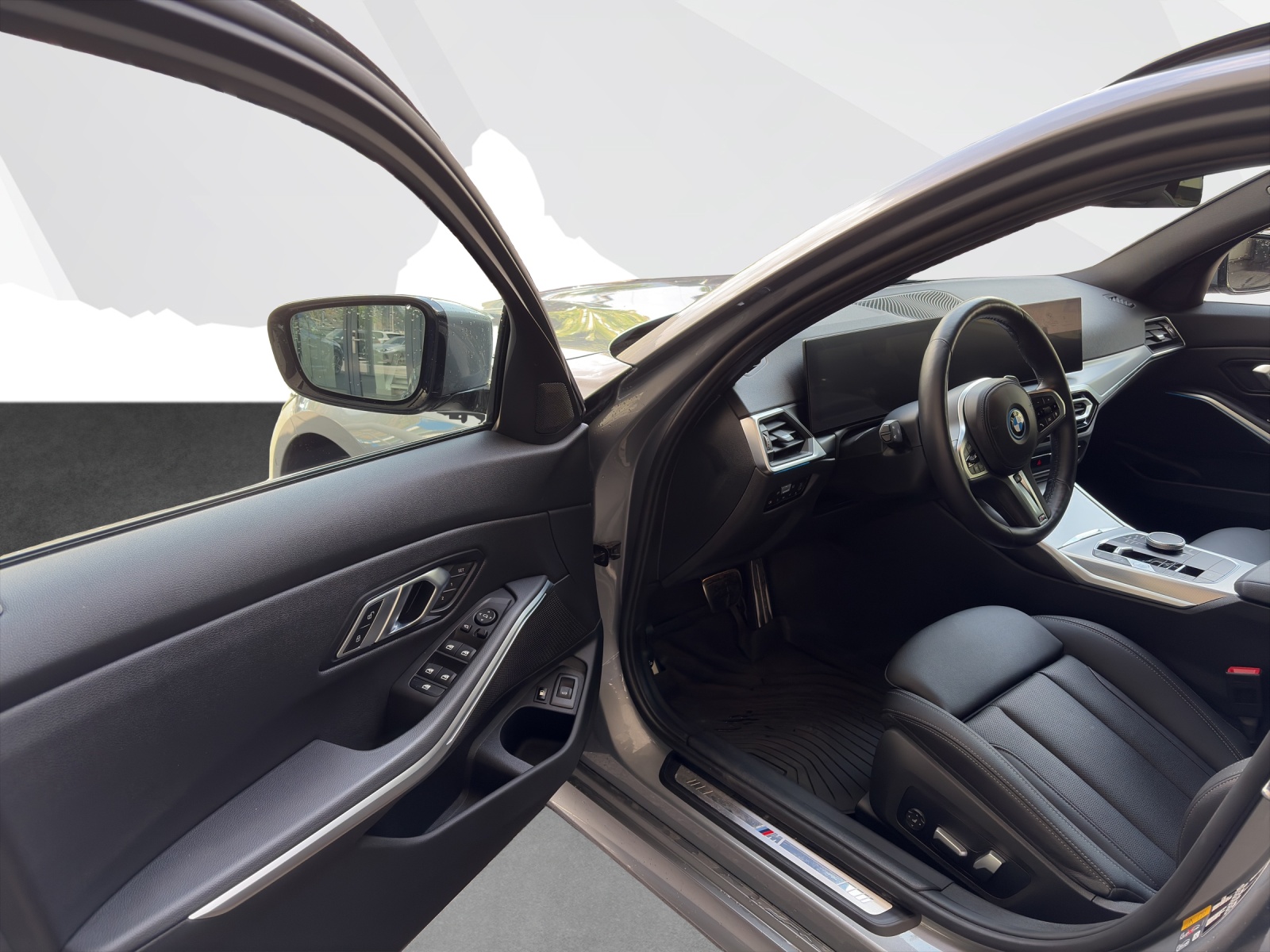 BMW 330e xDrive Touring-image-8