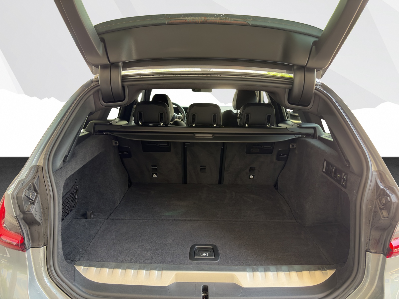 BMW 330e xDrive Touring-image-18