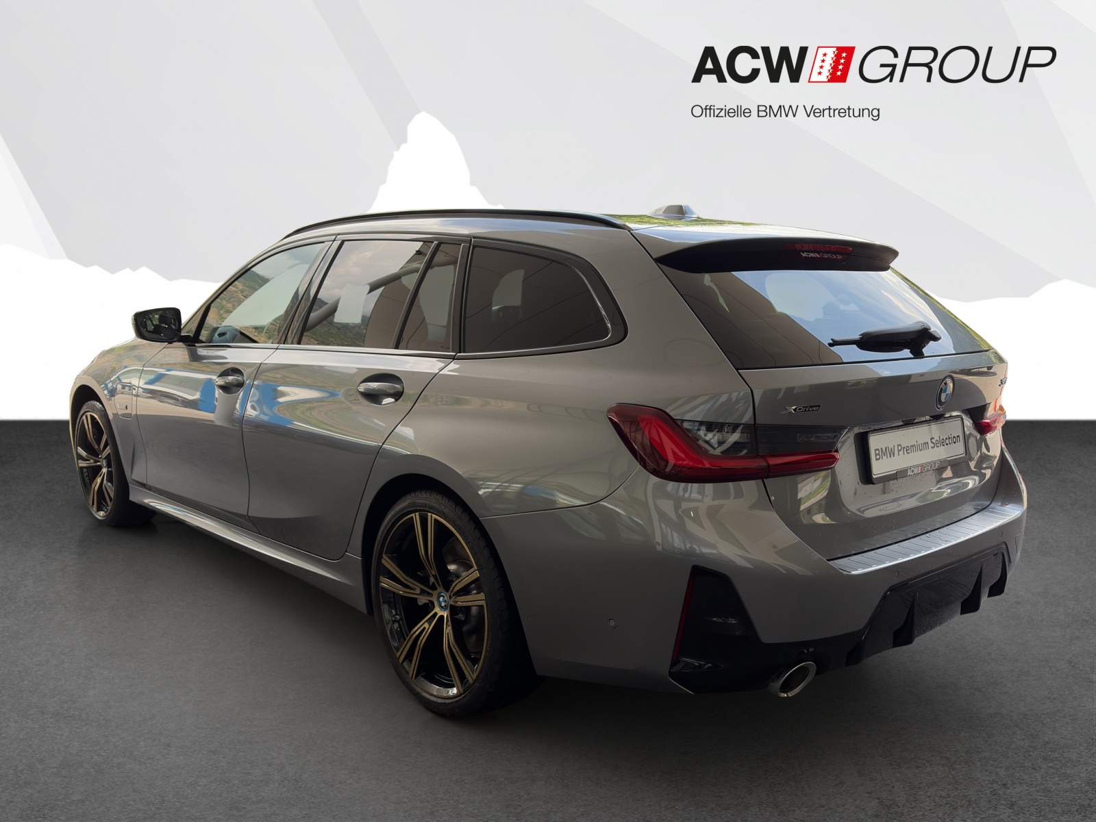 BMW 330e xDrive Touring-image-2