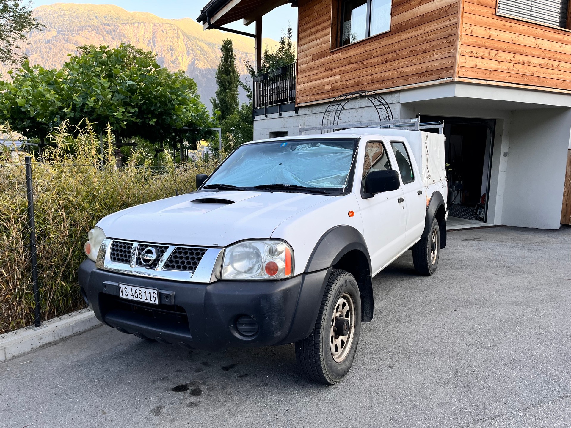 NISSAN Double Cab 4WD-image-0