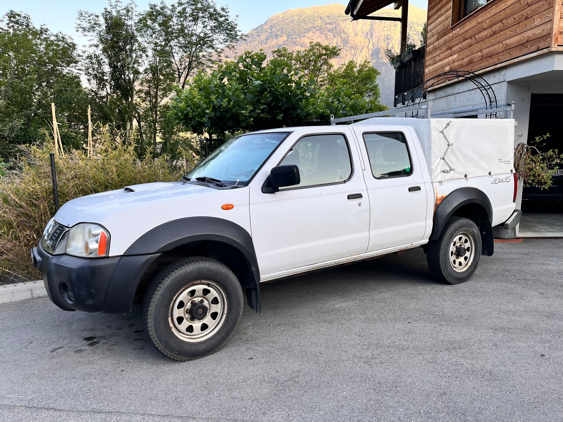 NISSAN Double Cab 4WD-image-1