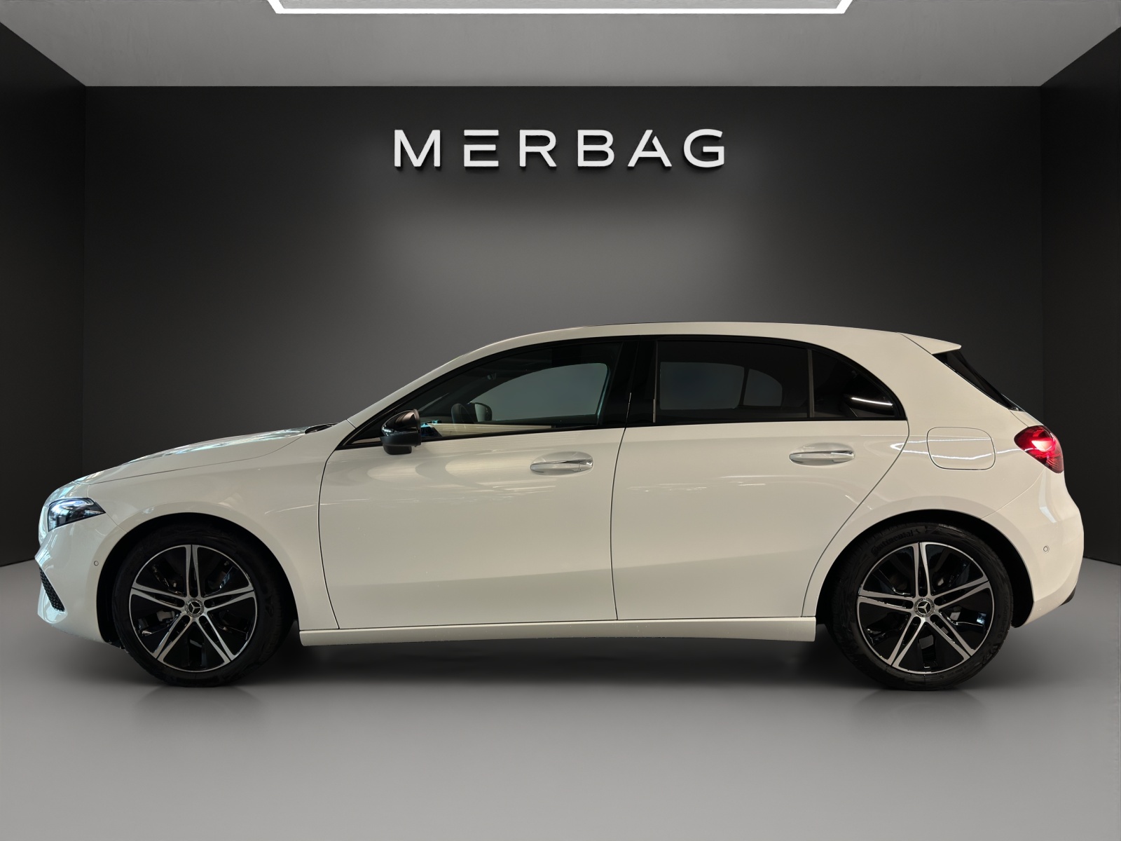 MERCEDES-BENZ A 200 Night Star 7G-DCT-image-2