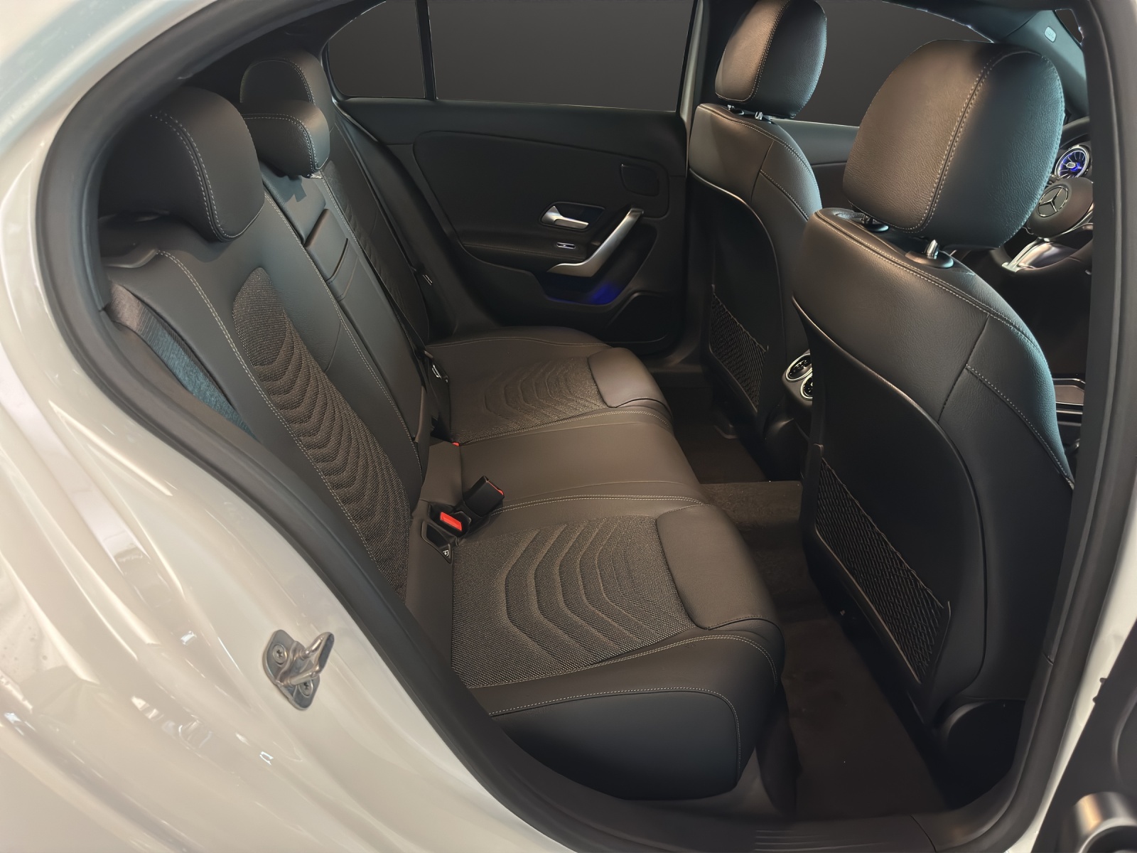 MERCEDES-BENZ A 200 Night Star 7G-DCT-image-11