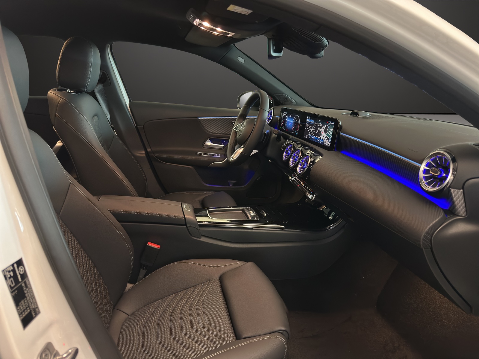 MERCEDES-BENZ A 200 Night Star 7G-DCT-image-10