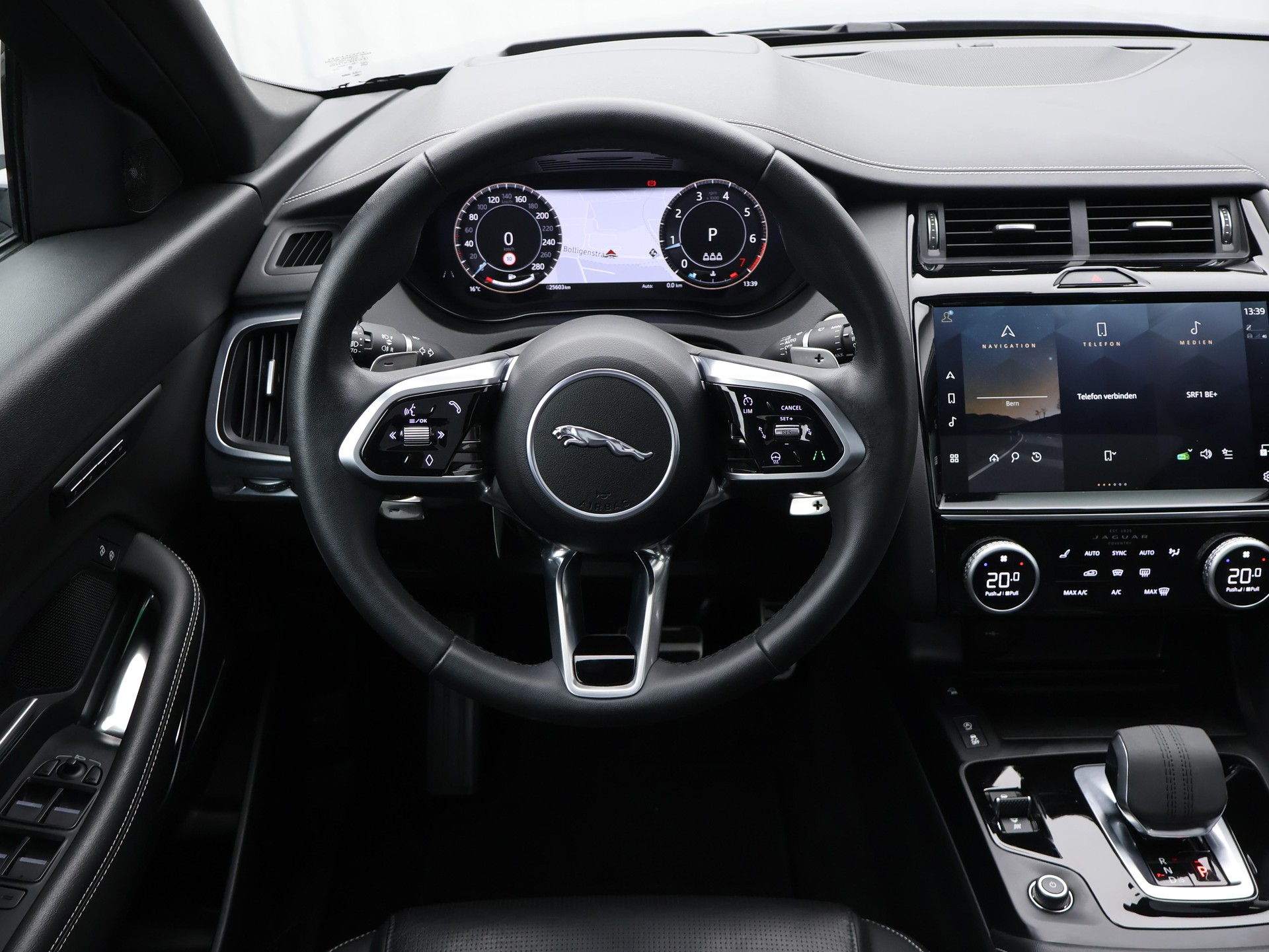 JAGUAR E-Pace 2.0 I4 250 R-Dynamic SE AWD-image-10