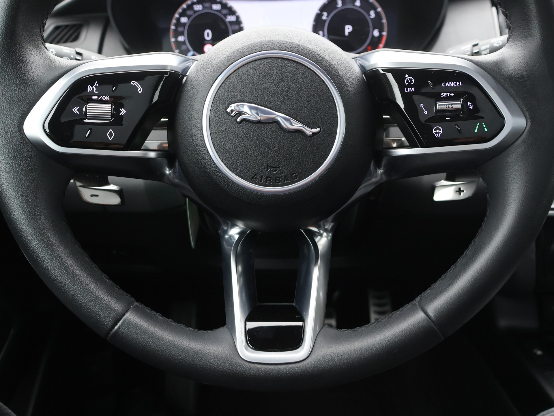 JAGUAR E-Pace 2.0 I4 250 R-Dynamic SE AWD-image-17