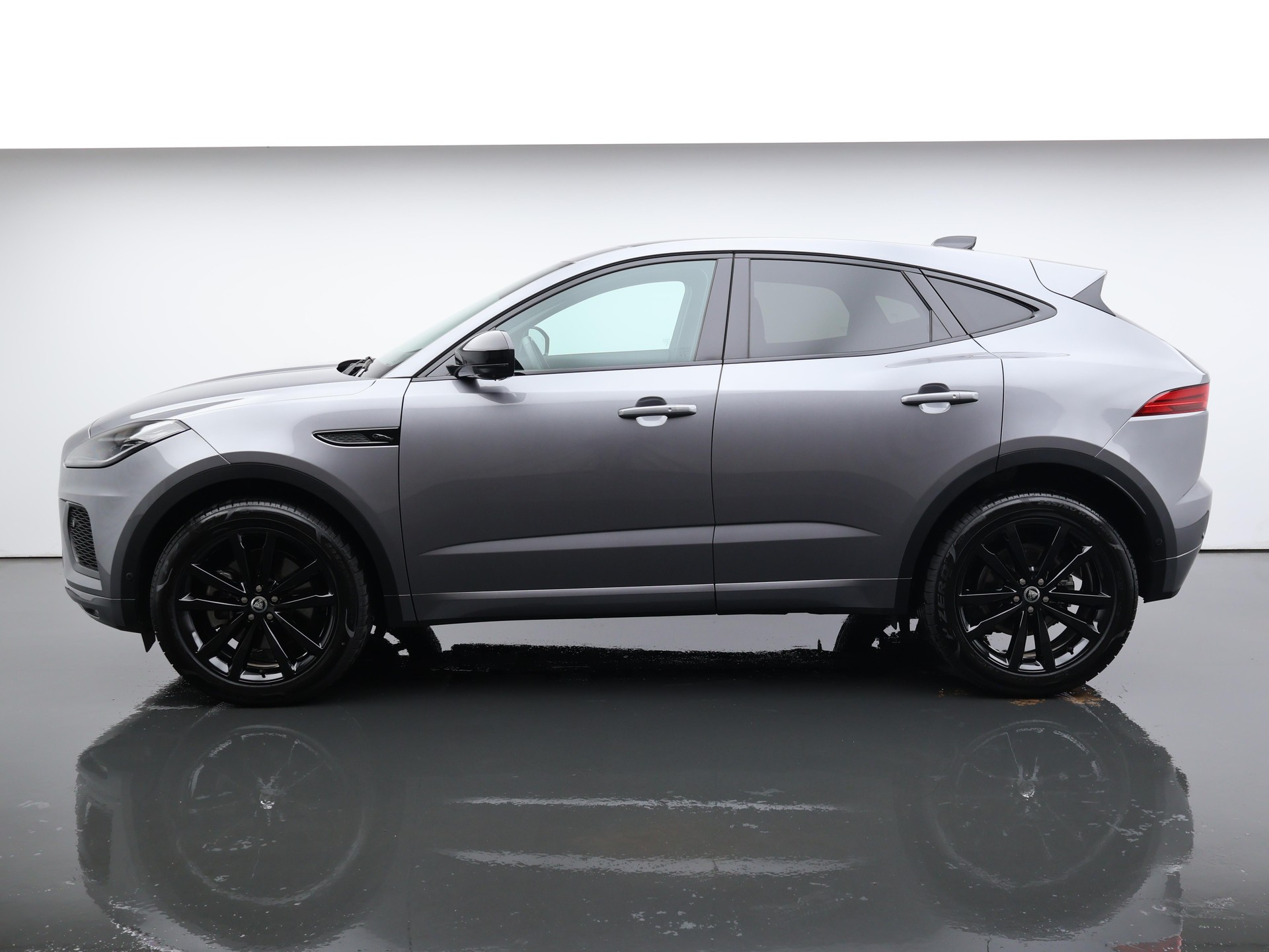 JAGUAR E-Pace 2.0 I4 250 R-Dynamic SE AWD-image-1
